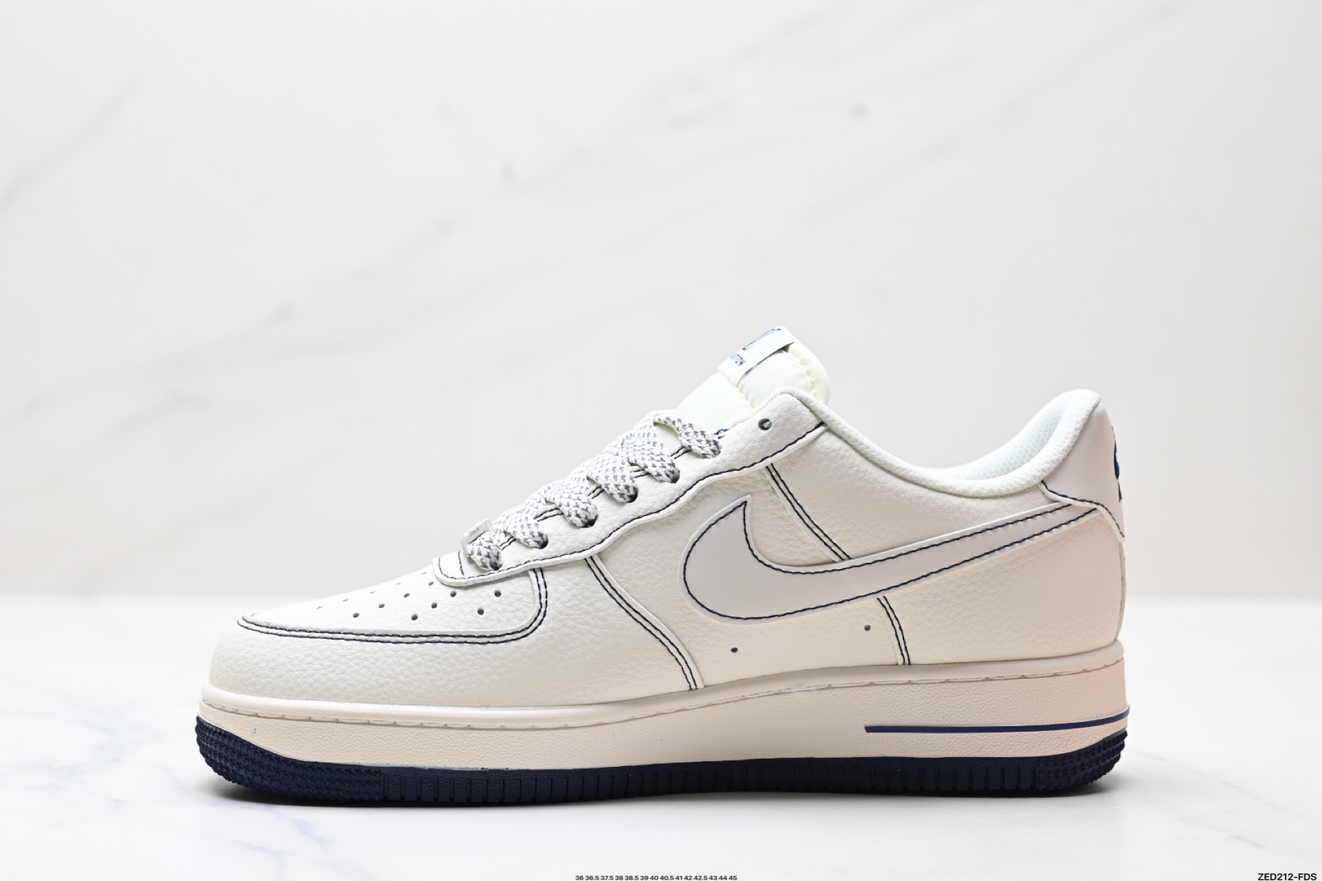 NIKE AIR FORCE 1‘07 LV8 XS3168-160
