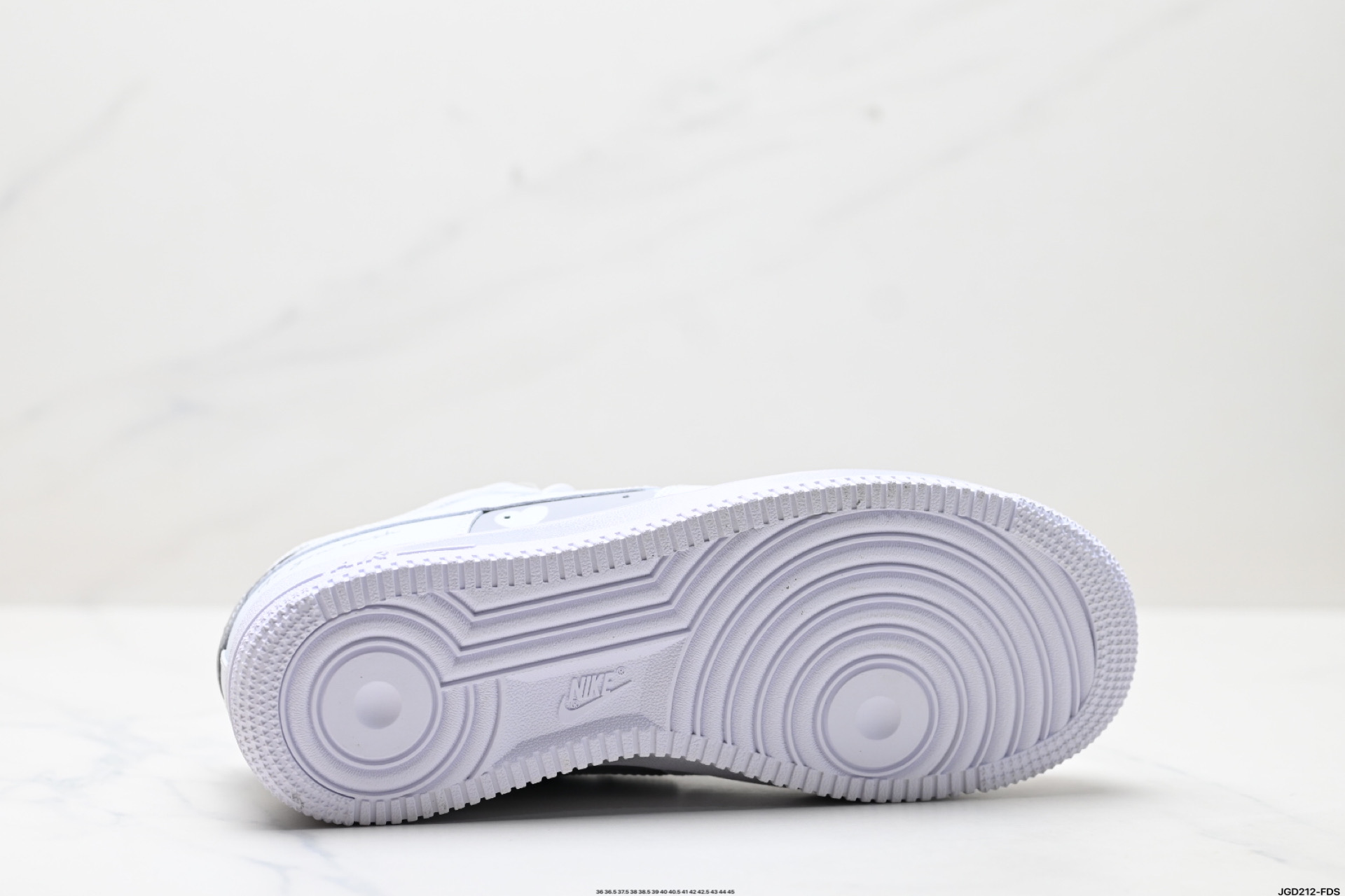 NIKE AIR FORCE 1‘07 LV8 CW2288-111