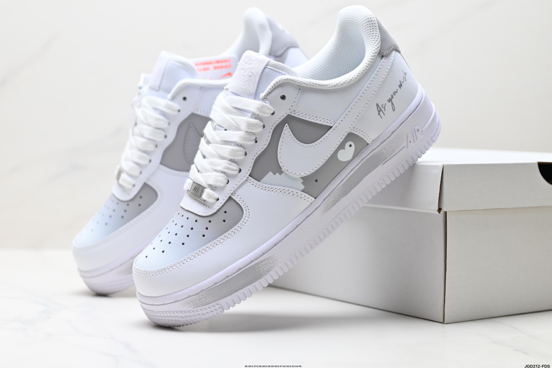 NIKE AIR FORCE 1‘07 LV8 CW2288-111