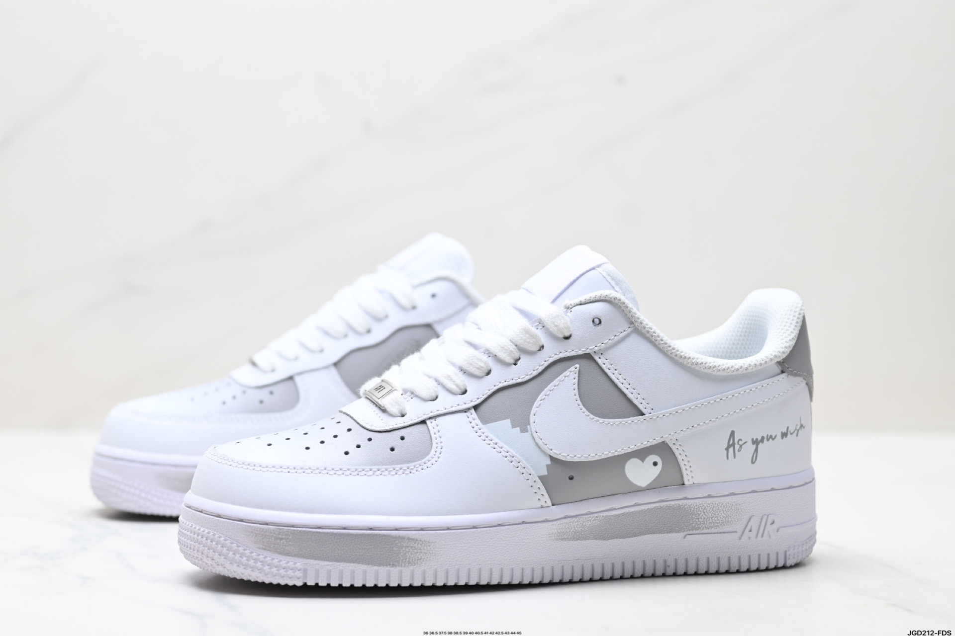 NIKE AIR FORCE 1‘07 LV8 CW2288-111