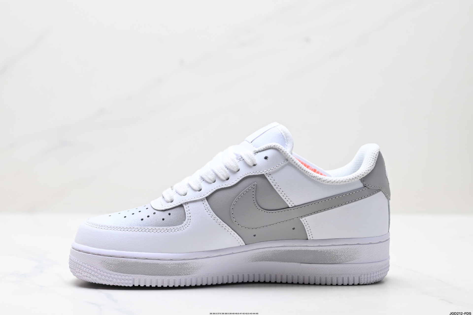 NIKE AIR FORCE 1‘07 LV8 CW2288-111
