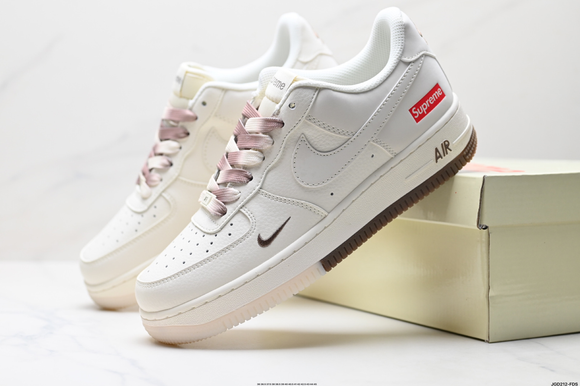 190 NIKE AIR FORCE 1‘07 LV8 BB7577-215