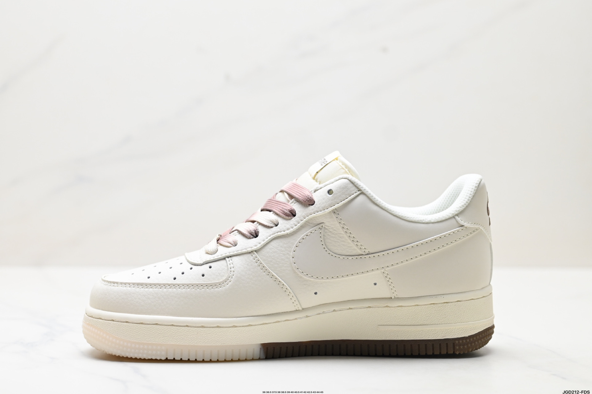190 NIKE AIR FORCE 1‘07 LV8 BB7577-215