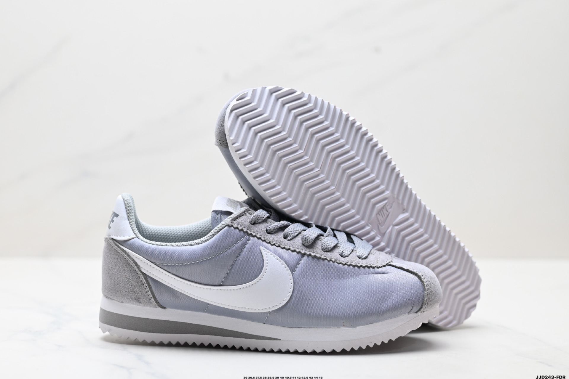 Nike Classic Cortez Men's Running Shoes - Lightweight Comfort, Retro Style 6 i1746719514065 7181 0 4