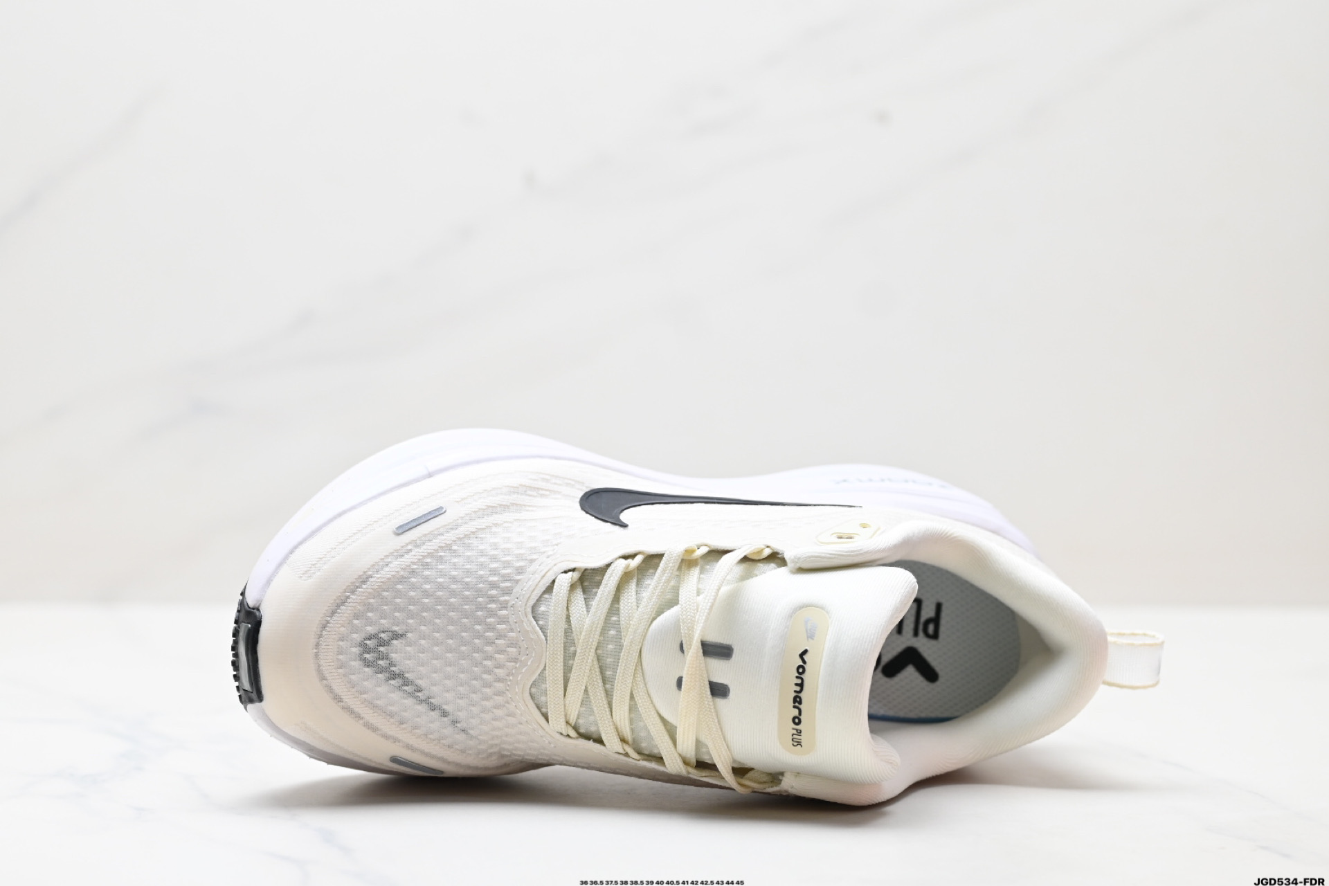 190 Nike VOMERO 18 Plus 耐克 舒适减震防滑 低帮跑步鞋 HM6805-107