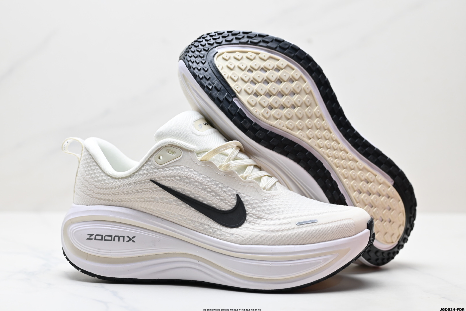 190 Nike VOMERO 18 Plus 耐克 舒适减震防滑 低帮跑步鞋 HM6805-107