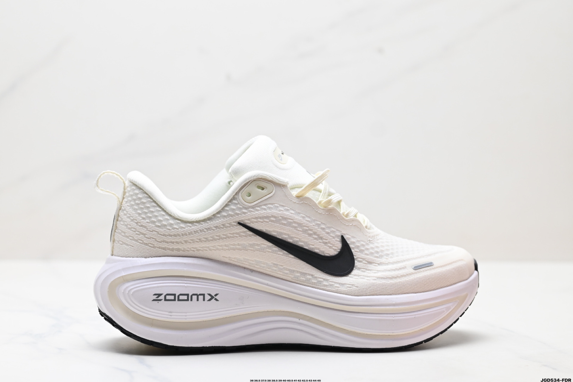 190 Nike VOMERO 18 Plus 耐克 舒适减震防滑 低帮跑步鞋 HM6805-107