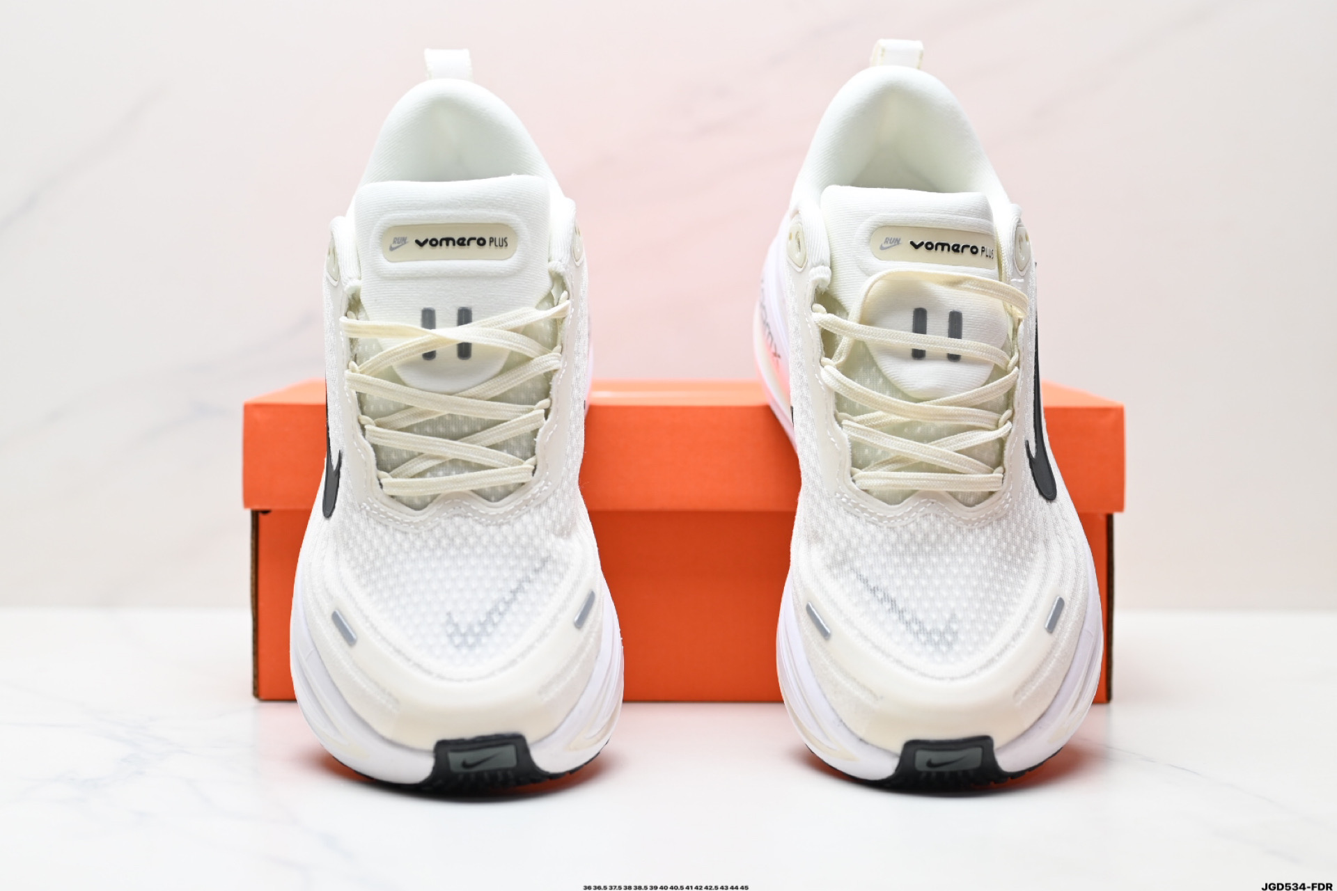 190 Nike VOMERO 18 Plus 耐克 舒适减震防滑 低帮跑步鞋 HM6805-107