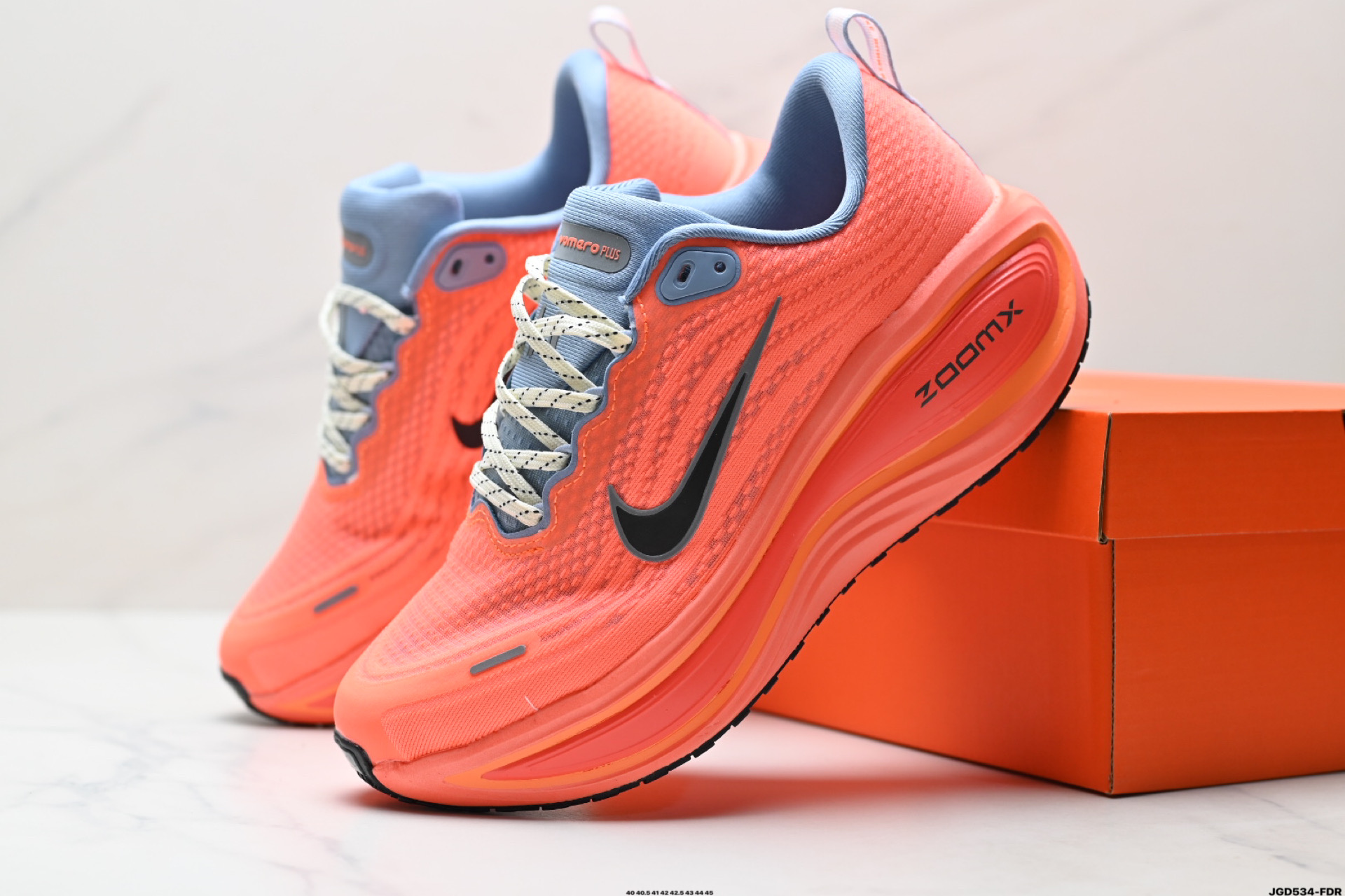 Nike VOMERO 18 Plus 耐克 舒适减震防滑 低帮跑步鞋 HM6805