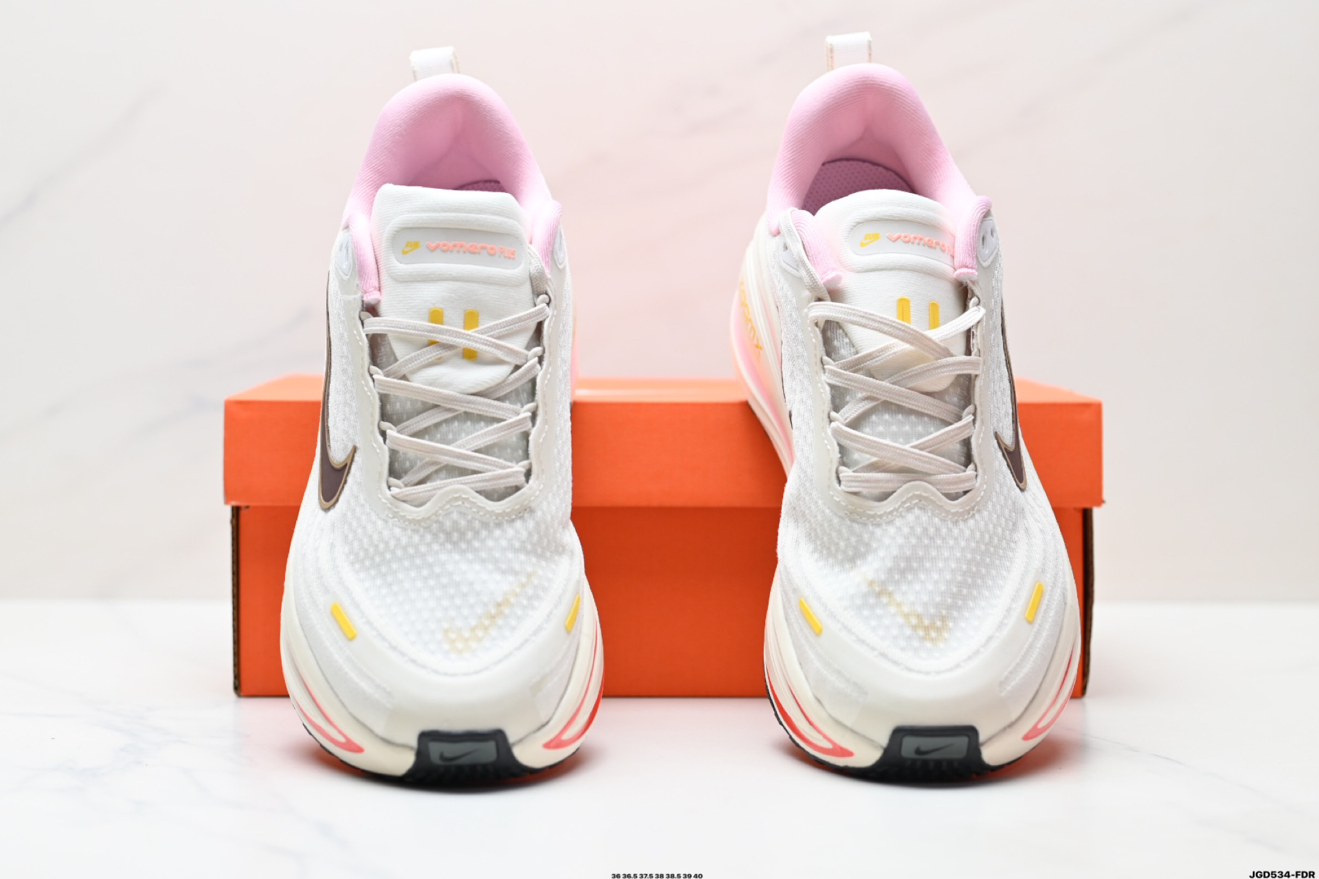 190 Nike VOMERO 18 Plus 耐克 舒适减震防滑 低帮跑步鞋 HM6805-110