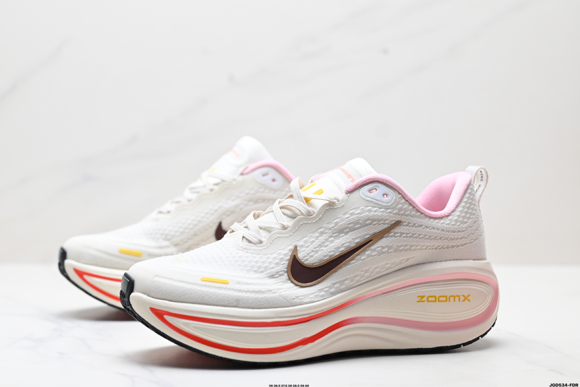 190 Nike VOMERO 18 Plus 耐克 舒适减震防滑 低帮跑步鞋 HM6805-110