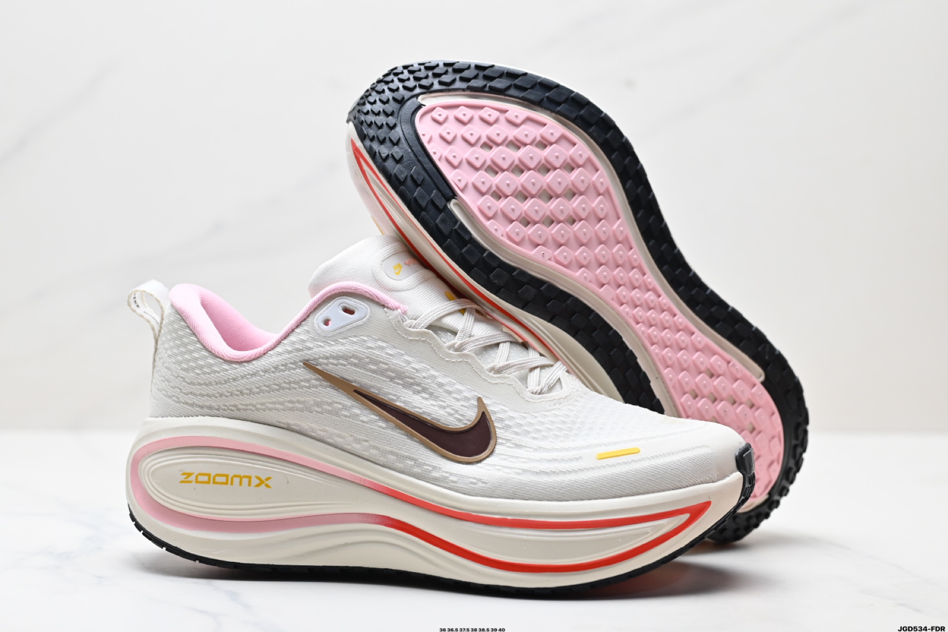 190 Nike VOMERO 18 Plus 耐克 舒适减震防滑 低帮跑步鞋 HM6805-110