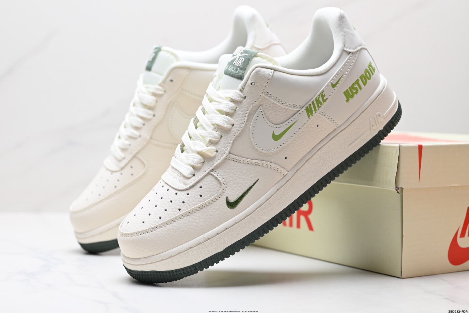 270 NIKE AIR FORCE 1‘07 LV8 DF0188-056