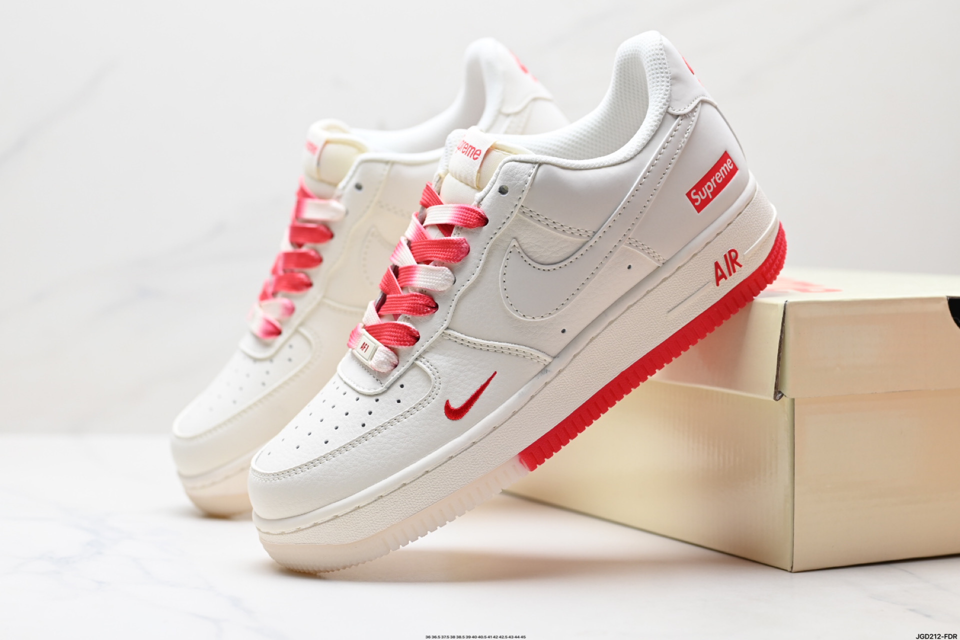 190 NIKE AIR FORCE 1‘07 LV8 BB7577-216