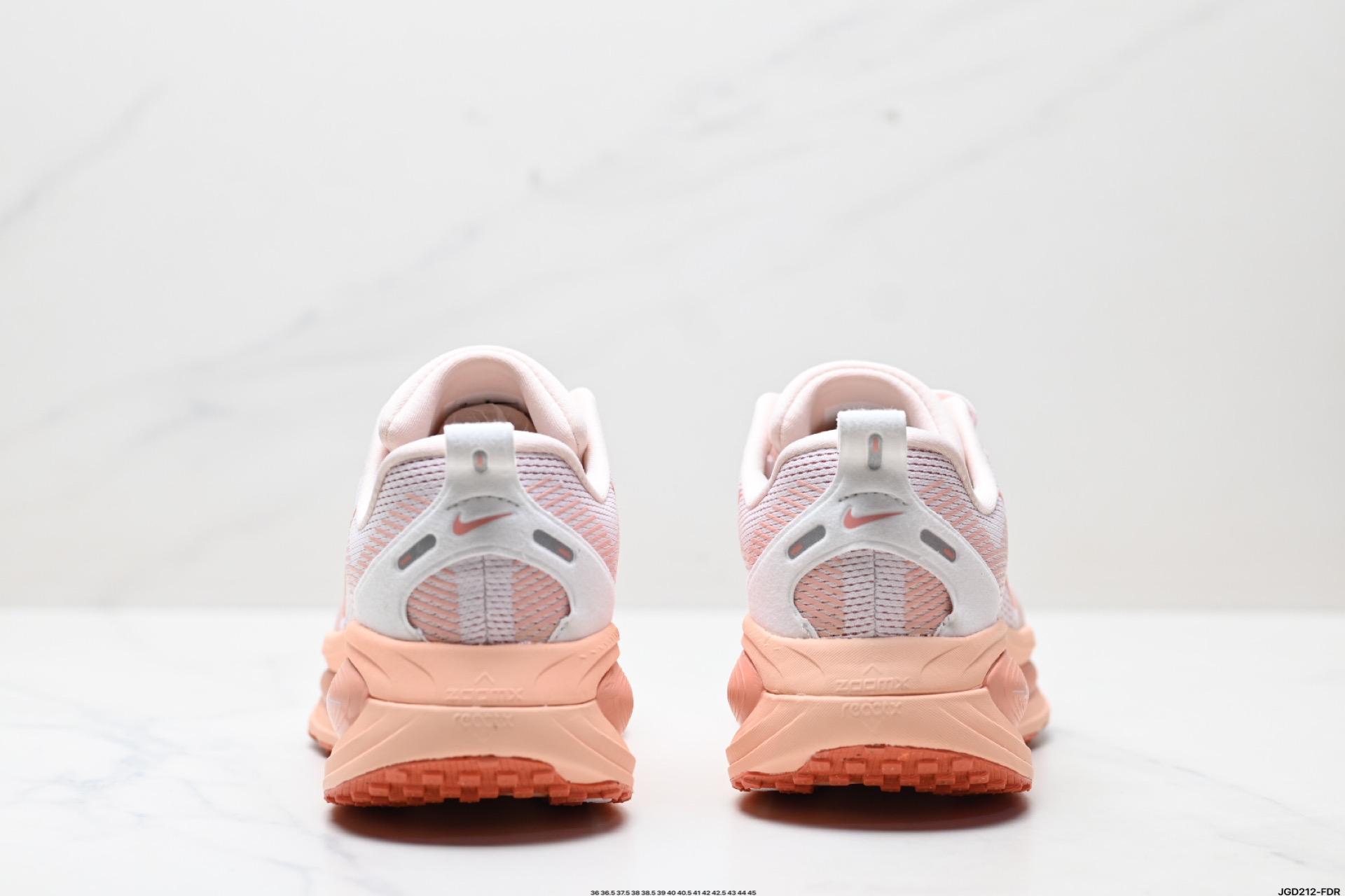 Nike VOMERO 18 耐克 舒适减震防滑 低帮跑步鞋 HM6804-601