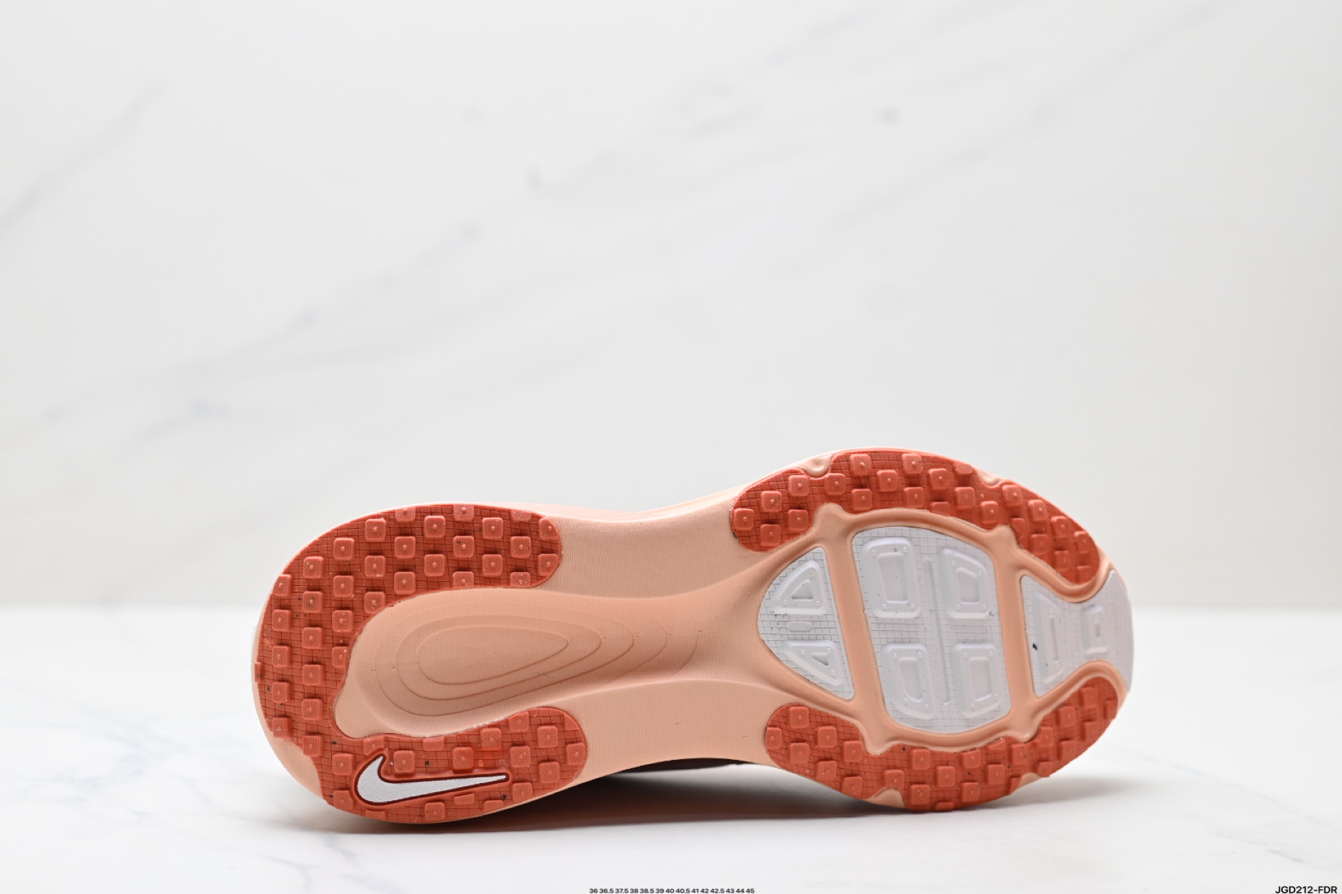 Nike VOMERO 18 耐克 舒适减震防滑 低帮跑步鞋 HM6804-601
