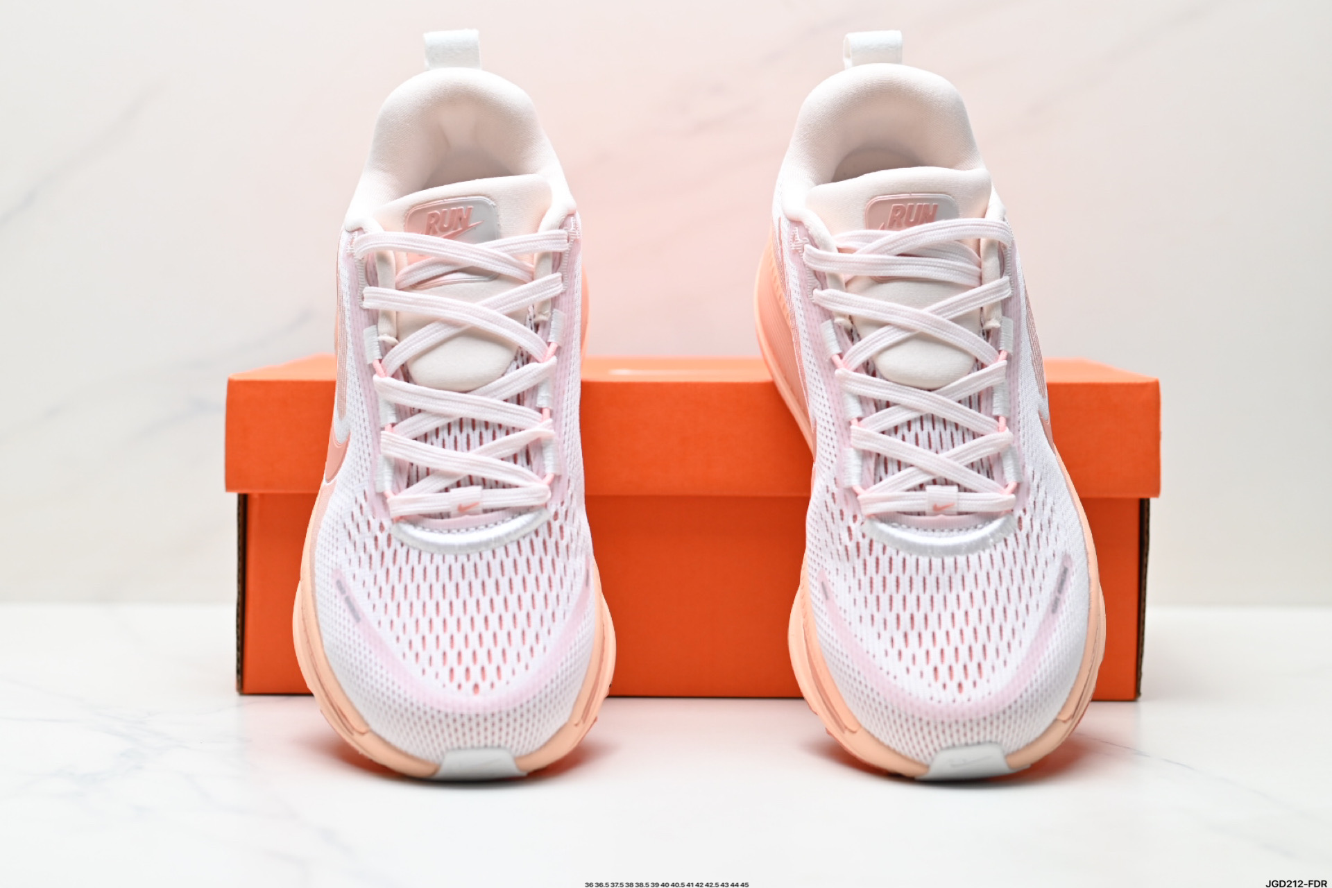 Nike VOMERO 18 耐克 舒适减震防滑 低帮跑步鞋 HM6804-601