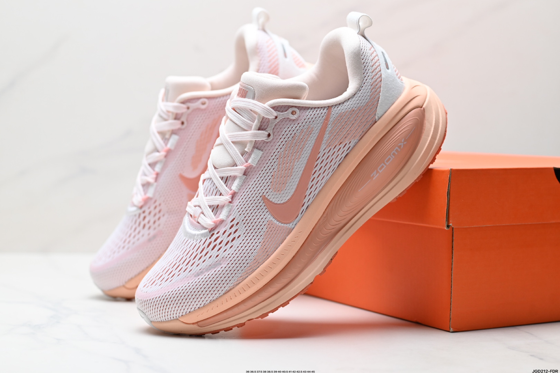 Nike VOMERO 18 耐克 舒适减震防滑 低帮跑步鞋 HM6804-601