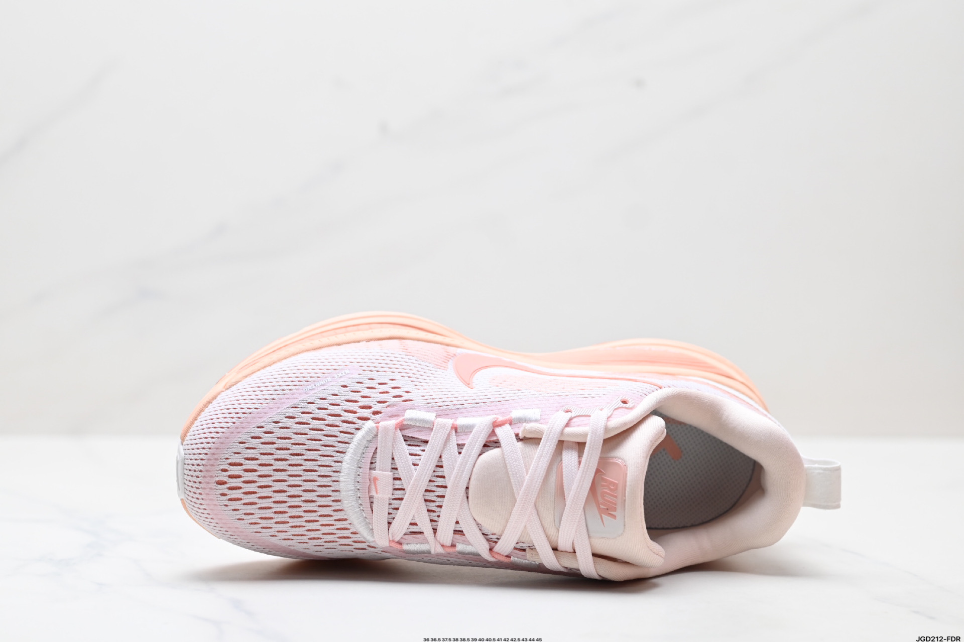 Nike VOMERO 18 耐克 舒适减震防滑 低帮跑步鞋 HM6804-601