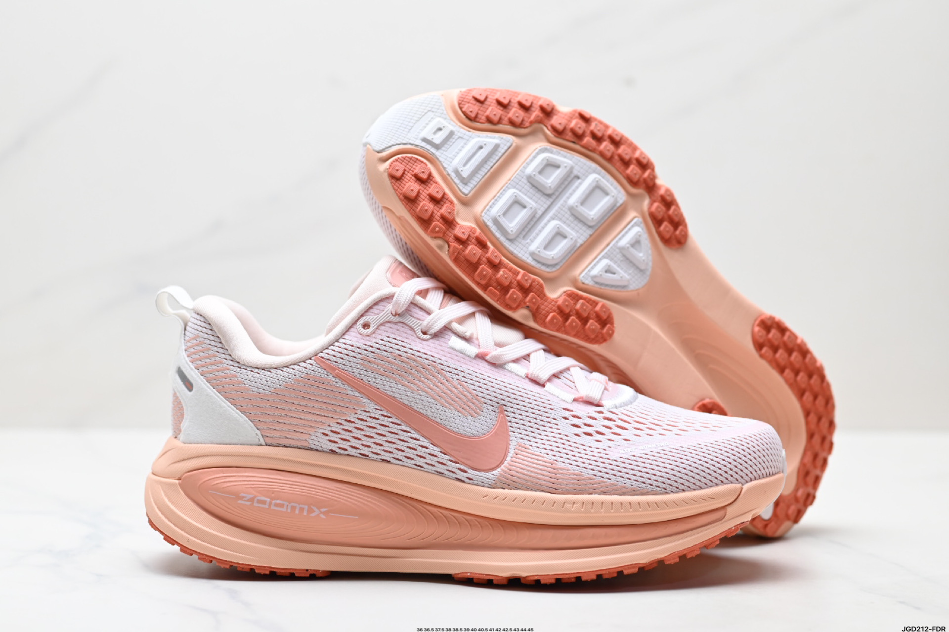 Nike VOMERO 18 耐克 舒适减震防滑 低帮跑步鞋 HM6804-601