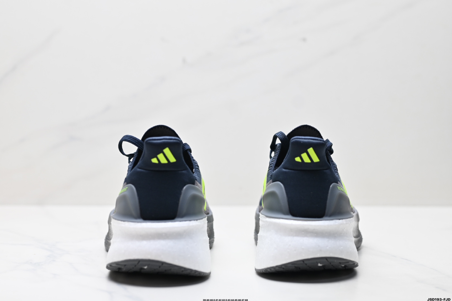 阿迪达斯Adidas Ultraboost 5X 耐磨缓震休闲运动跑鞋 JH9034