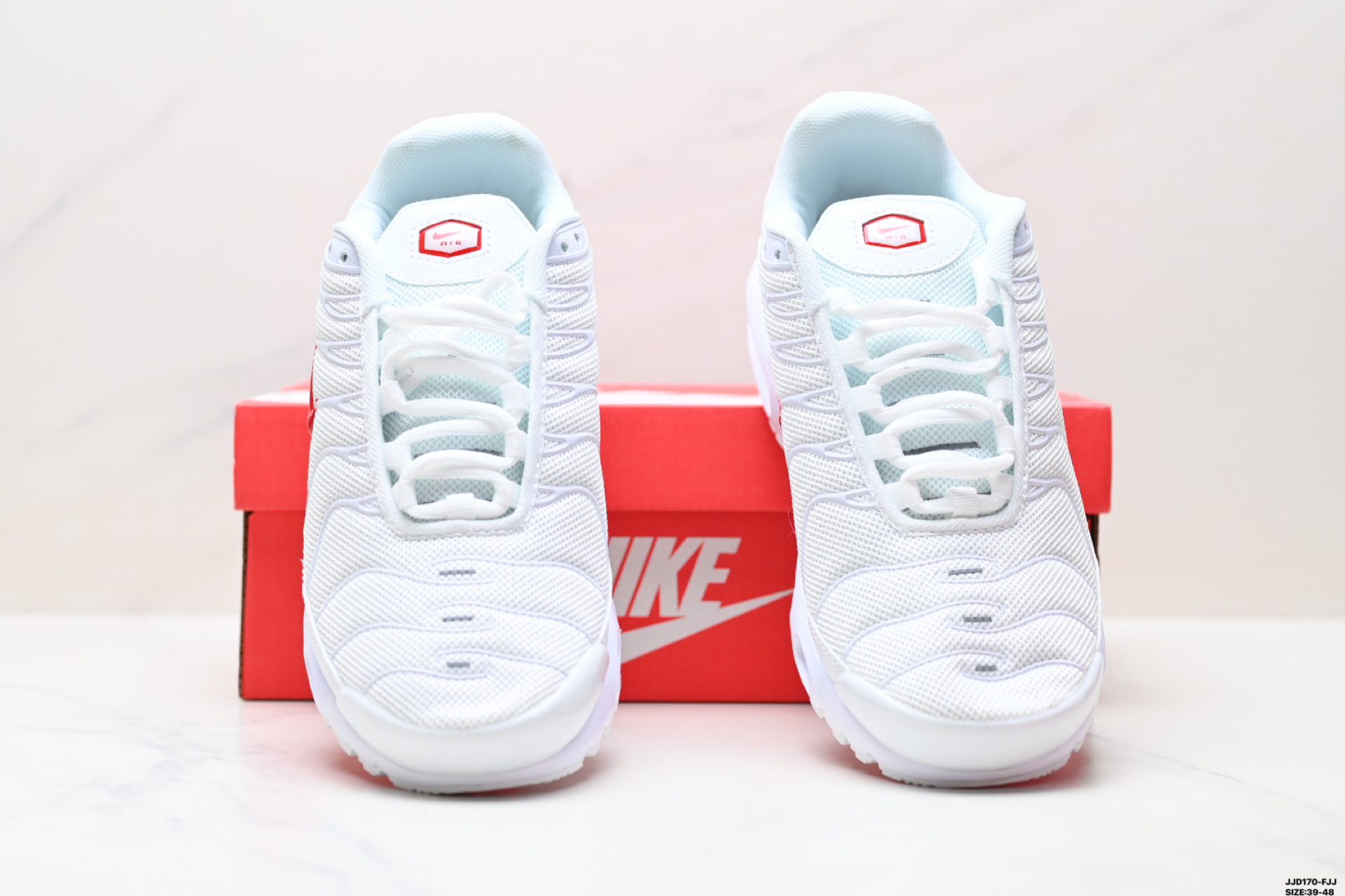 Nike Air Max Plus White/Red Athletic Shoes - Lightweight and Breathable 8 i1746893875013 4546 0 6