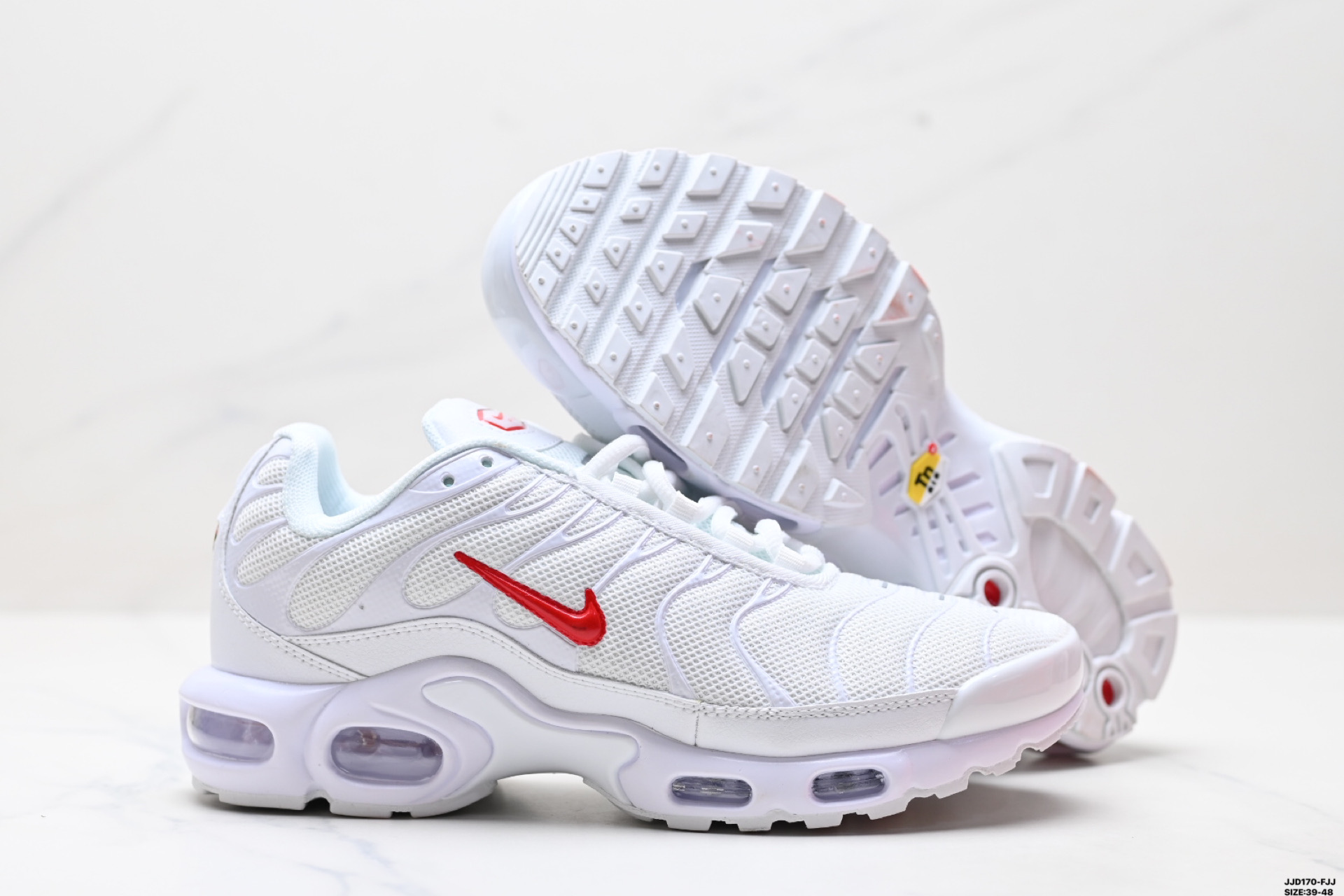 Nike Air Max Plus White/Red Athletic Shoes - Lightweight and Breathable 6 i1746893875013 8827 0 4