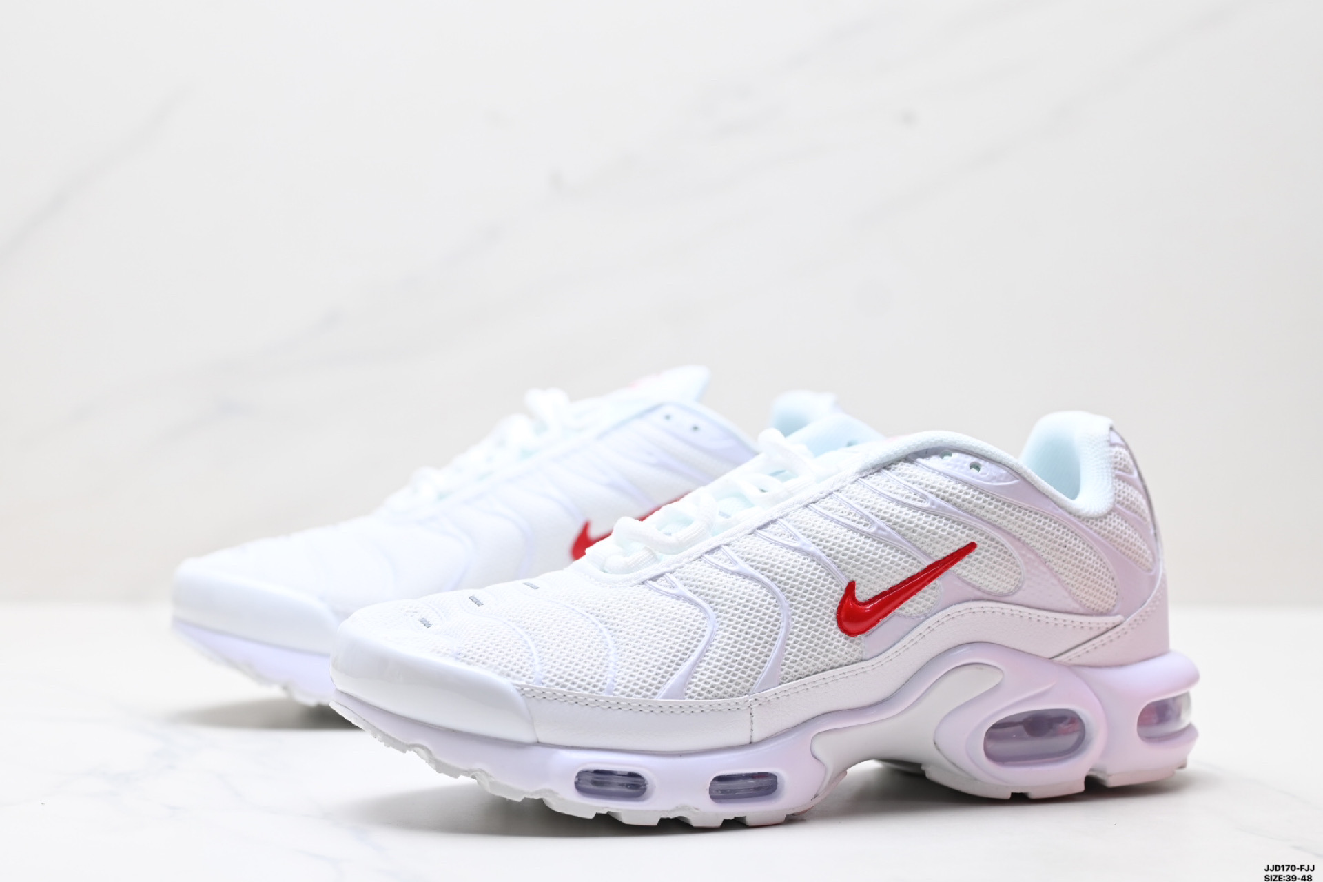 Nike Air Max Plus White/Red Athletic Shoes - Lightweight and Breathable 5 i1746893875013 9144 0 3