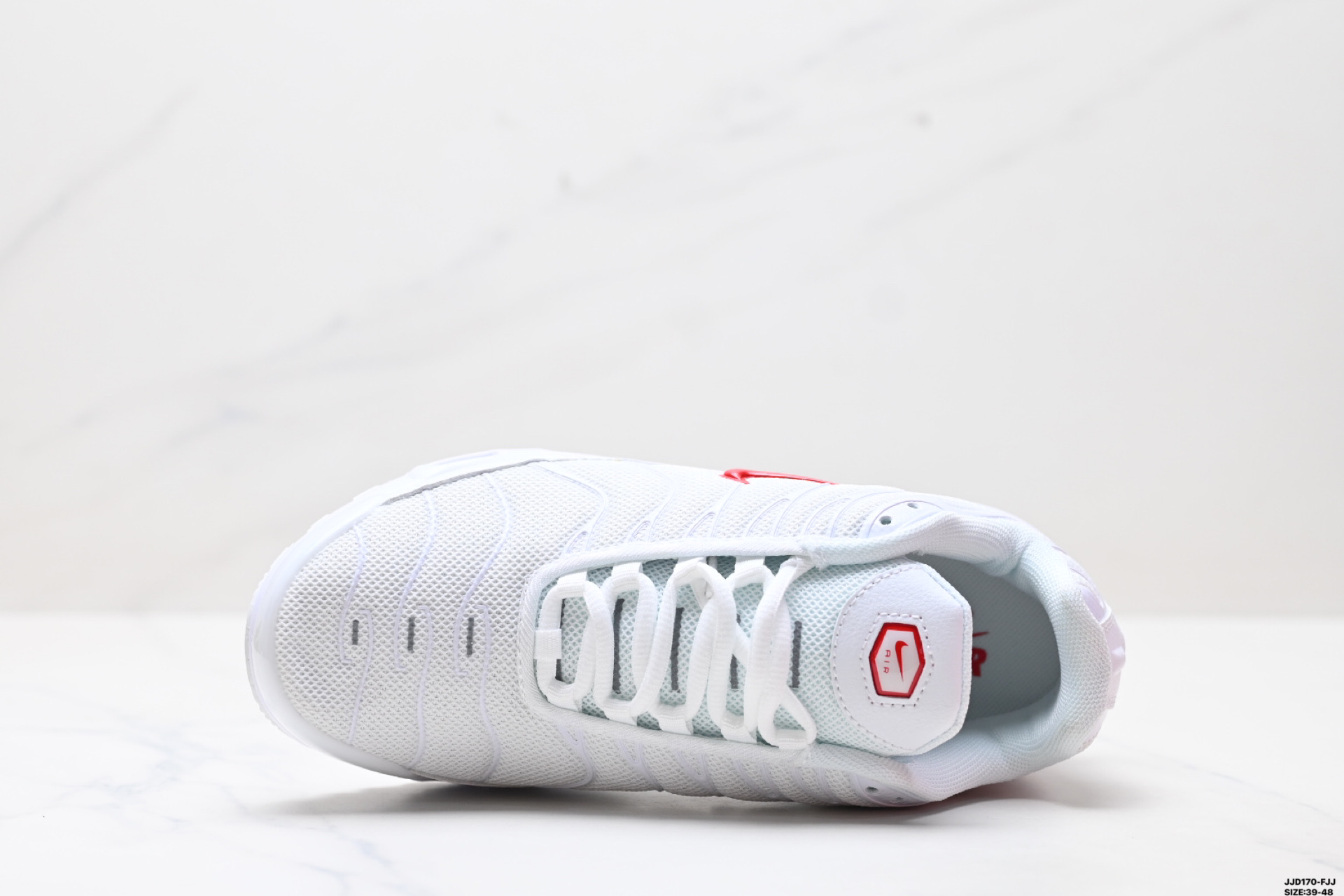 Nike Air Max Plus White/Red Athletic Shoes - Lightweight and Breathable 3 i1746893876076 6205 0 1