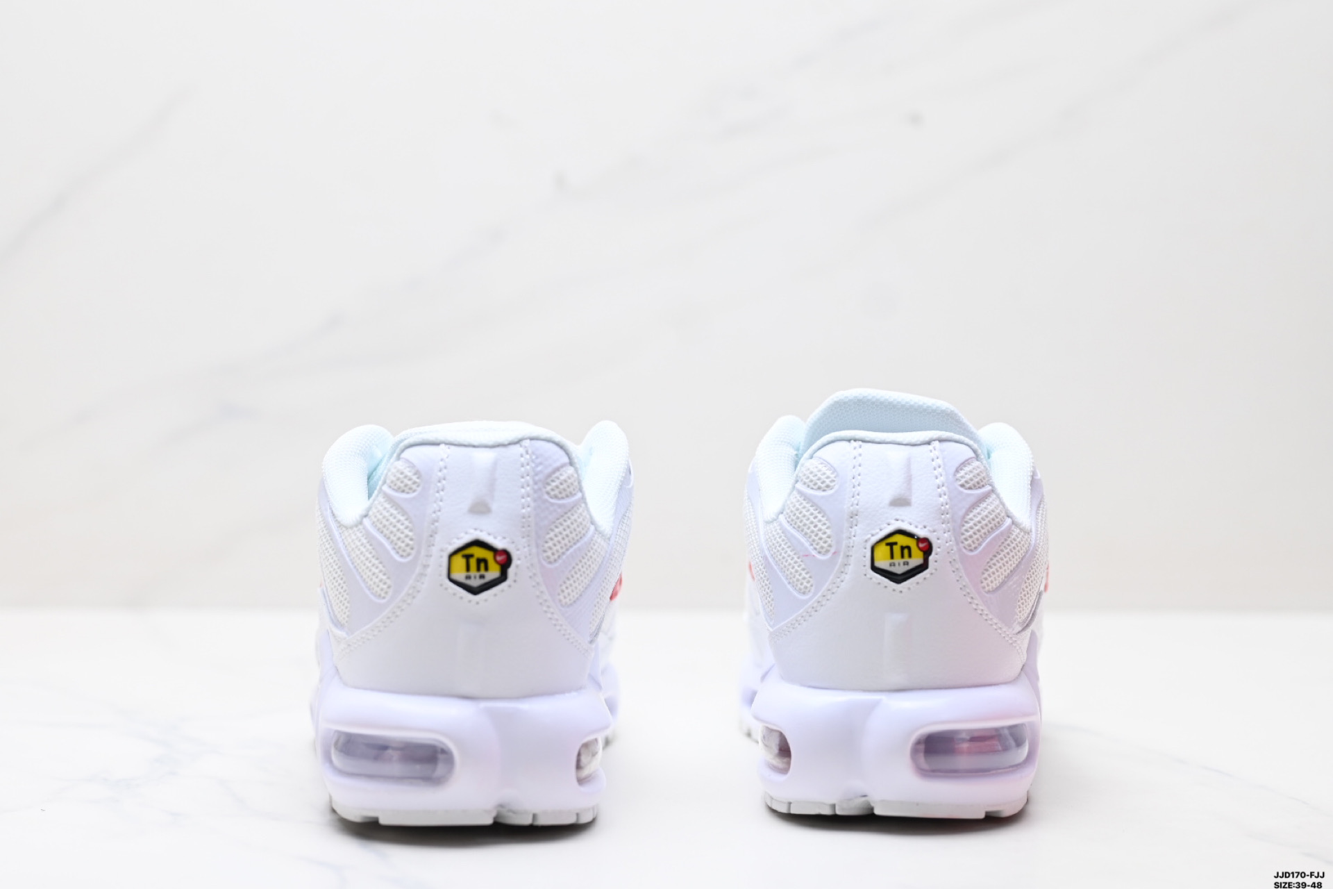 Nike Air Max Plus White/Red Athletic Shoes - Lightweight and Breathable 7 i1746893876078 55 0 5