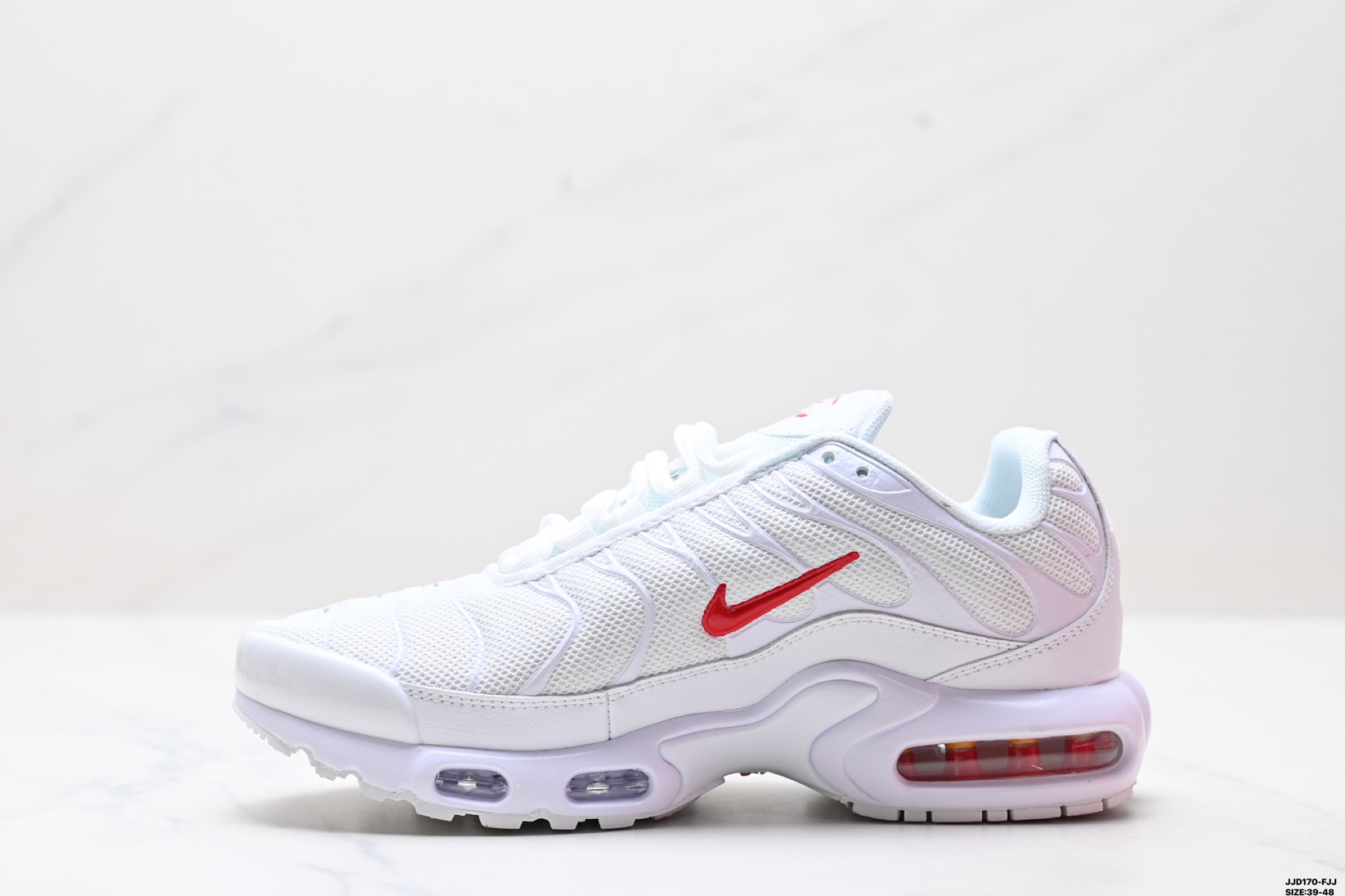 Nike Air Max Plus White/Red Athletic Shoes - Lightweight and Breathable 4 i1746893876081 6952 0 2