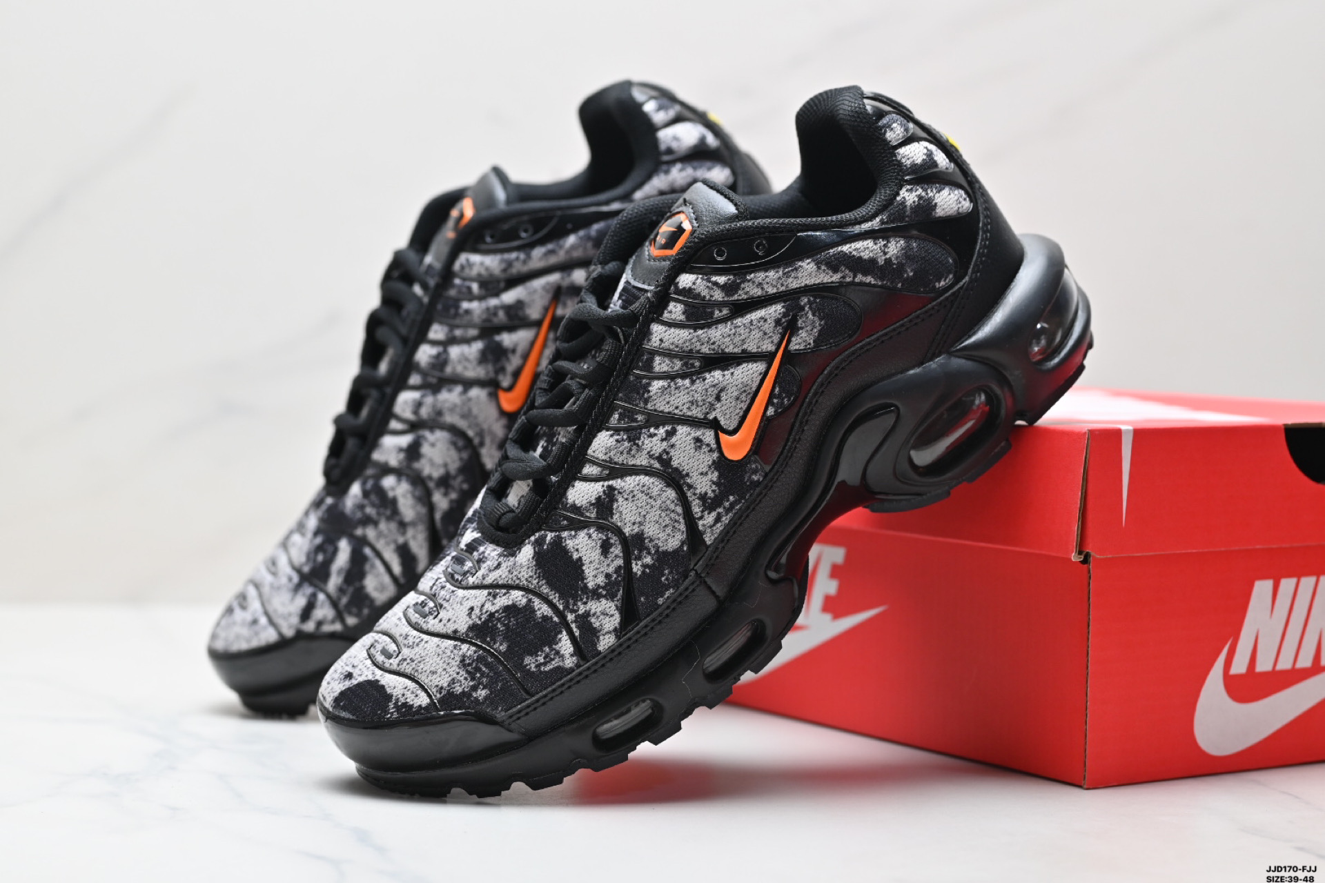 Nike Air Max Plus TN Running Shoes - Lightweight Cushioning and Durability 3 i1746893936929 9755 0 1