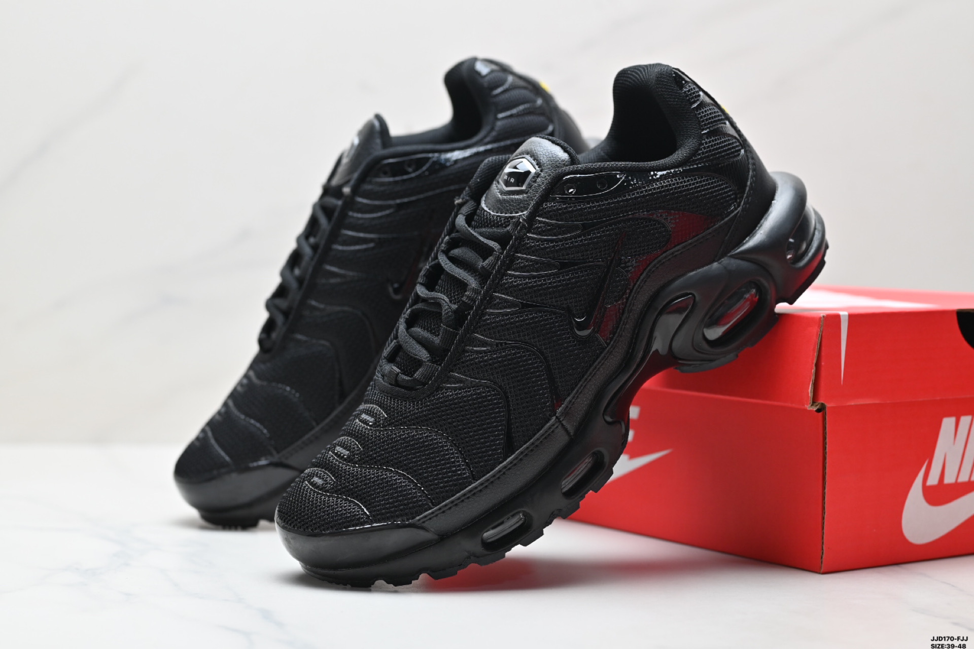 Nike Air Max Plus TN Running Shoes - Lightweight Cushioning and Durability 5 i1746893937494 1081 0 3