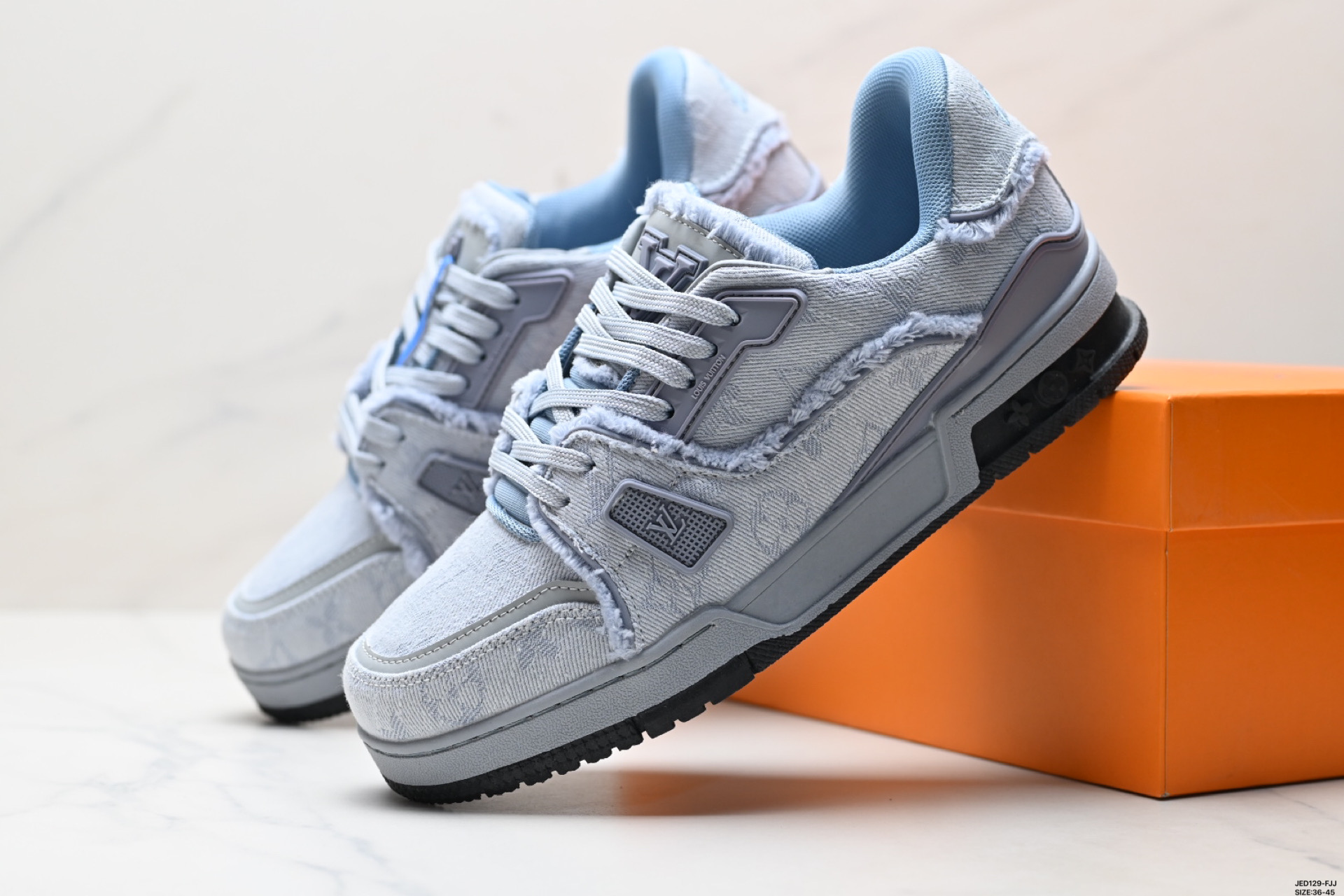Louis Vuitton Trainer Sneaker Low Casual Shoes, Fashionable and Versatile 2 i1746897454568 3516 0 7