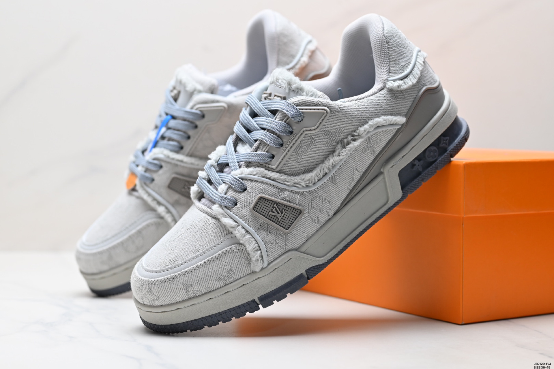 Louis Vuitton Trainer Sneaker Low Casual Shoes, Fashionable and Versatile 3 i1746897483892 2695 0 7