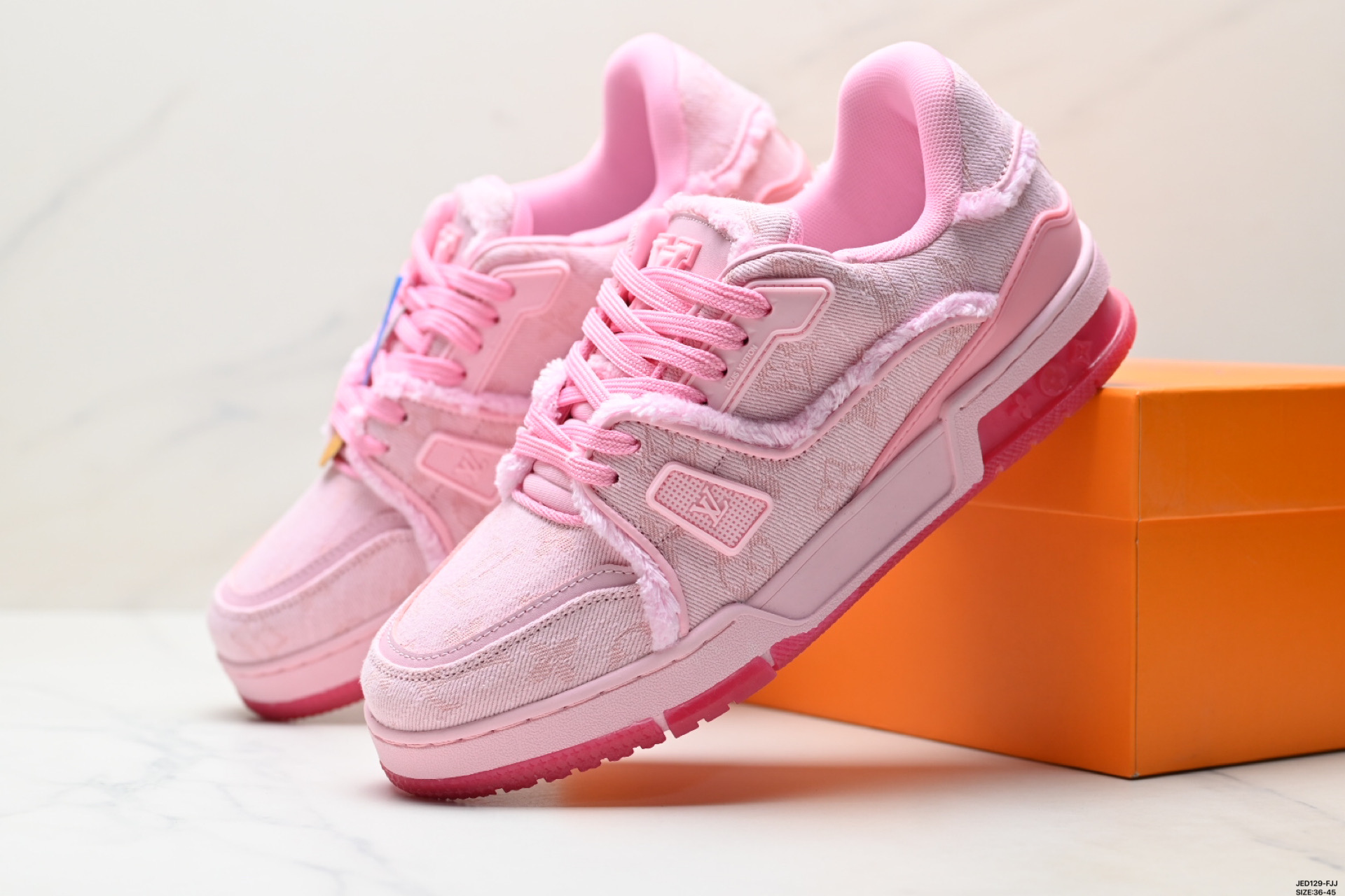 Louis Vuitton Trainer Sneaker Low Casual Shoes, Fashionable and Versatile 4 i1746897506340 4698 0 7