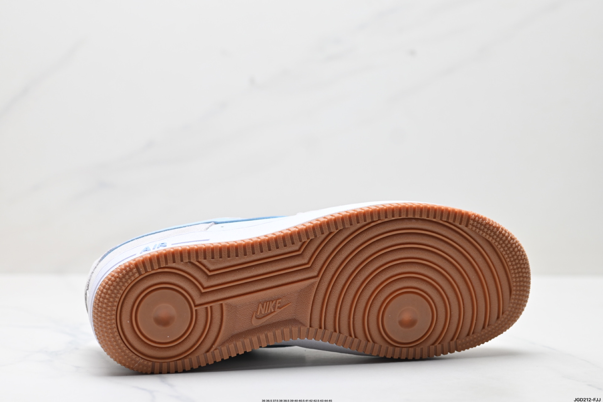 190 NIKE AIR FORCE 1‘07 LV8 lB6388-002