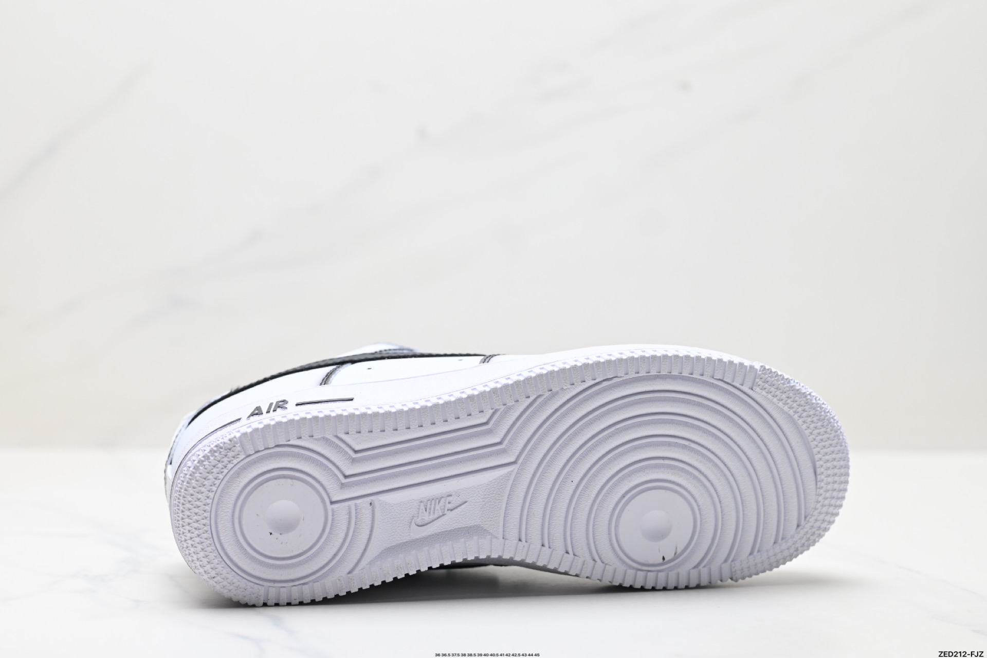 NIKE AIR FORCE 1‘07 LV8 ZH0316-075
