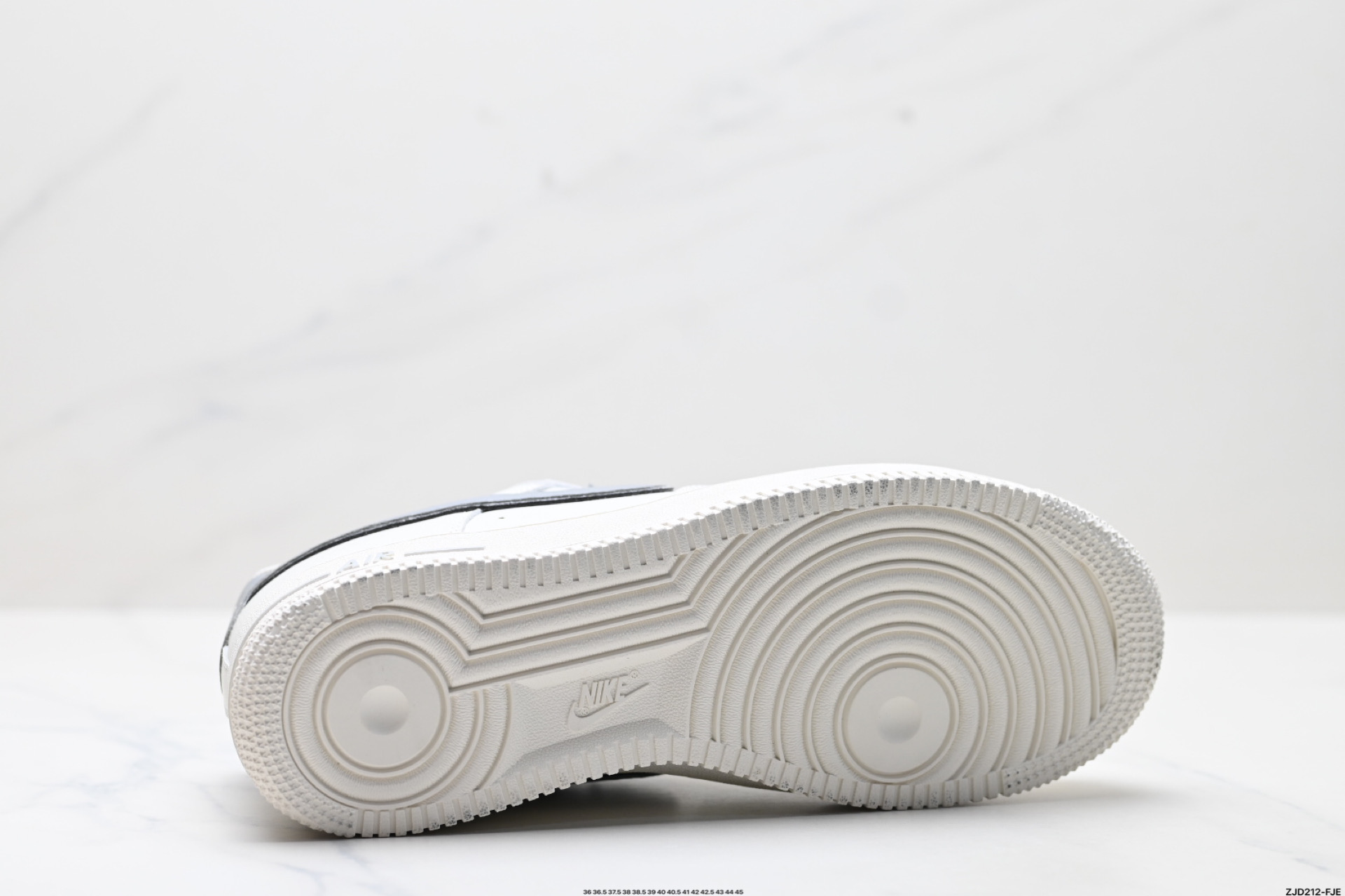 250 NIKE AIR FORCE 1‘07 LV8 CJ6106-521
