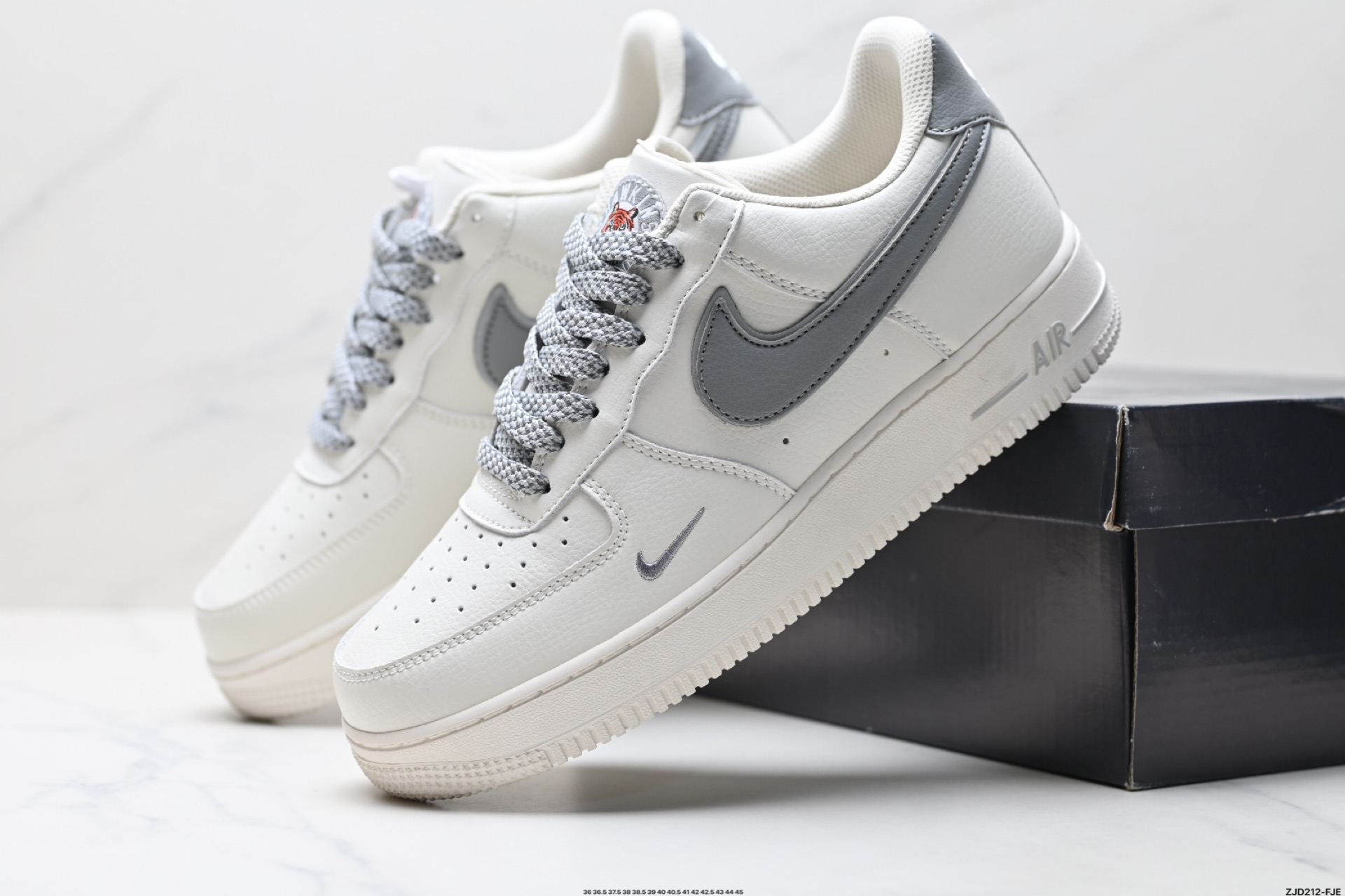 250 NIKE AIR FORCE 1‘07 LV8 CJ6106-521