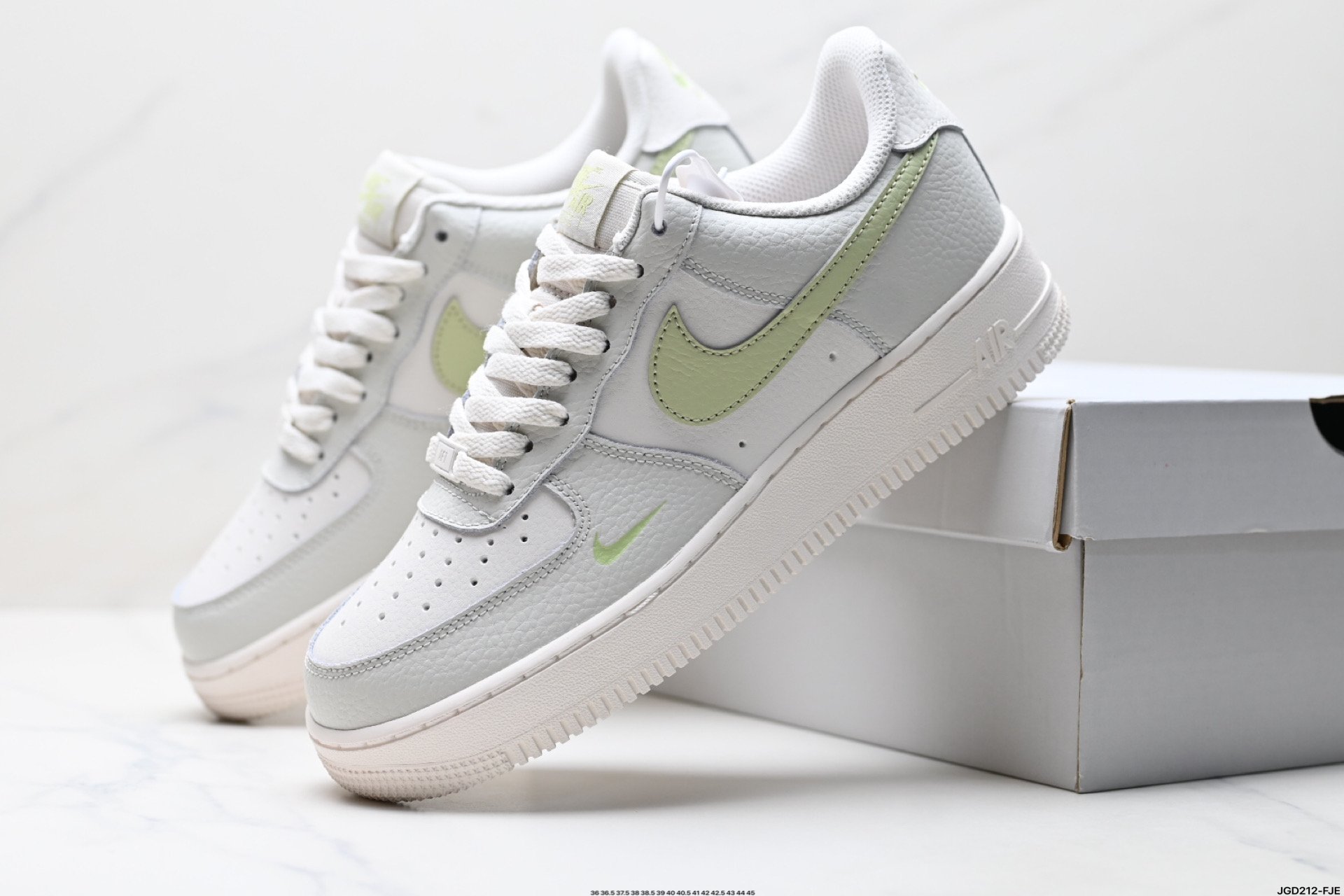 190 NIKE AIR FORCE 1‘07 lB3881-001