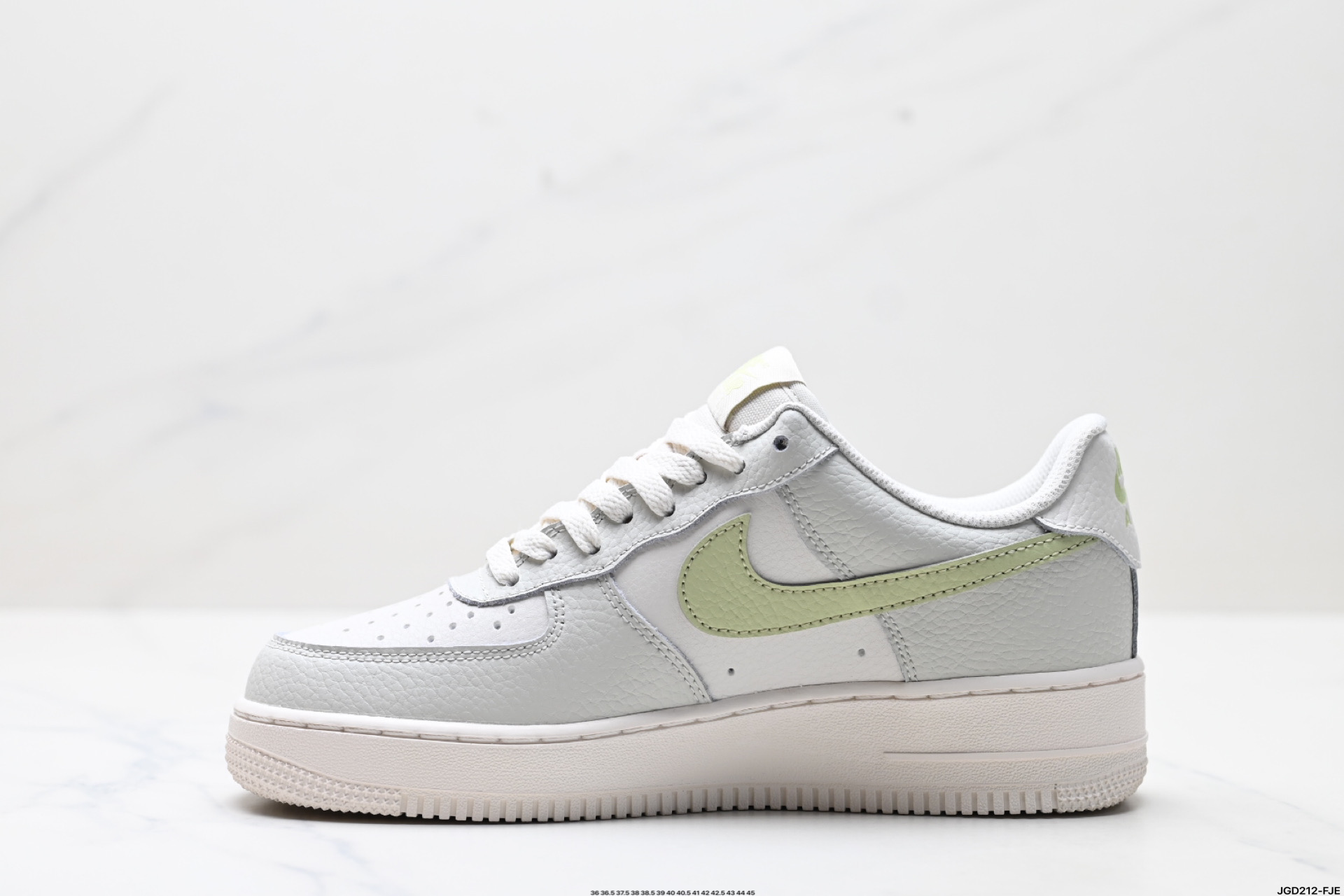 190 NIKE AIR FORCE 1‘07 lB3881-001