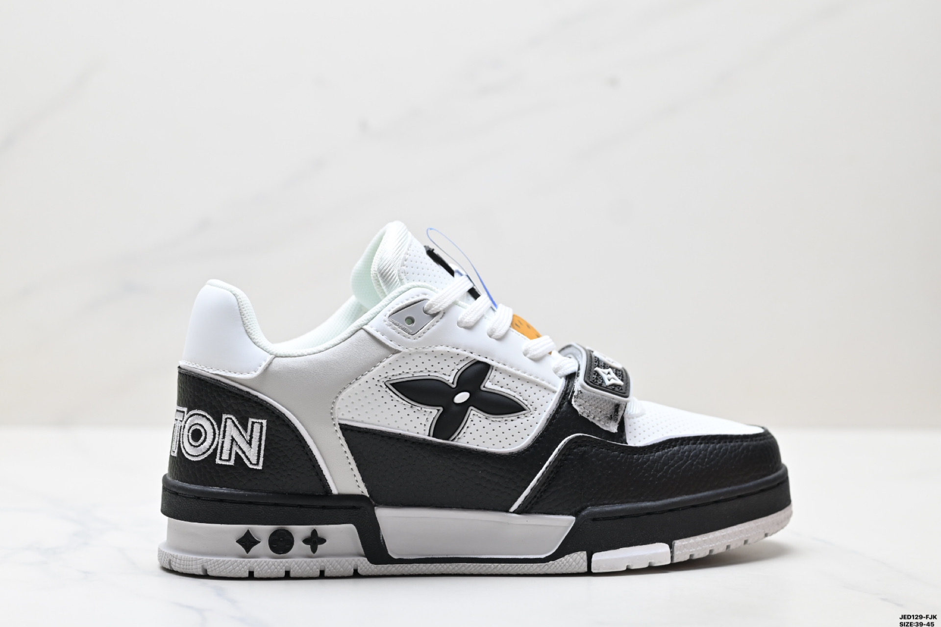 Louis Vuitton Trainer Sneaker Low - Casual, Versatile Style 2 i1747150515677 2074 0 0