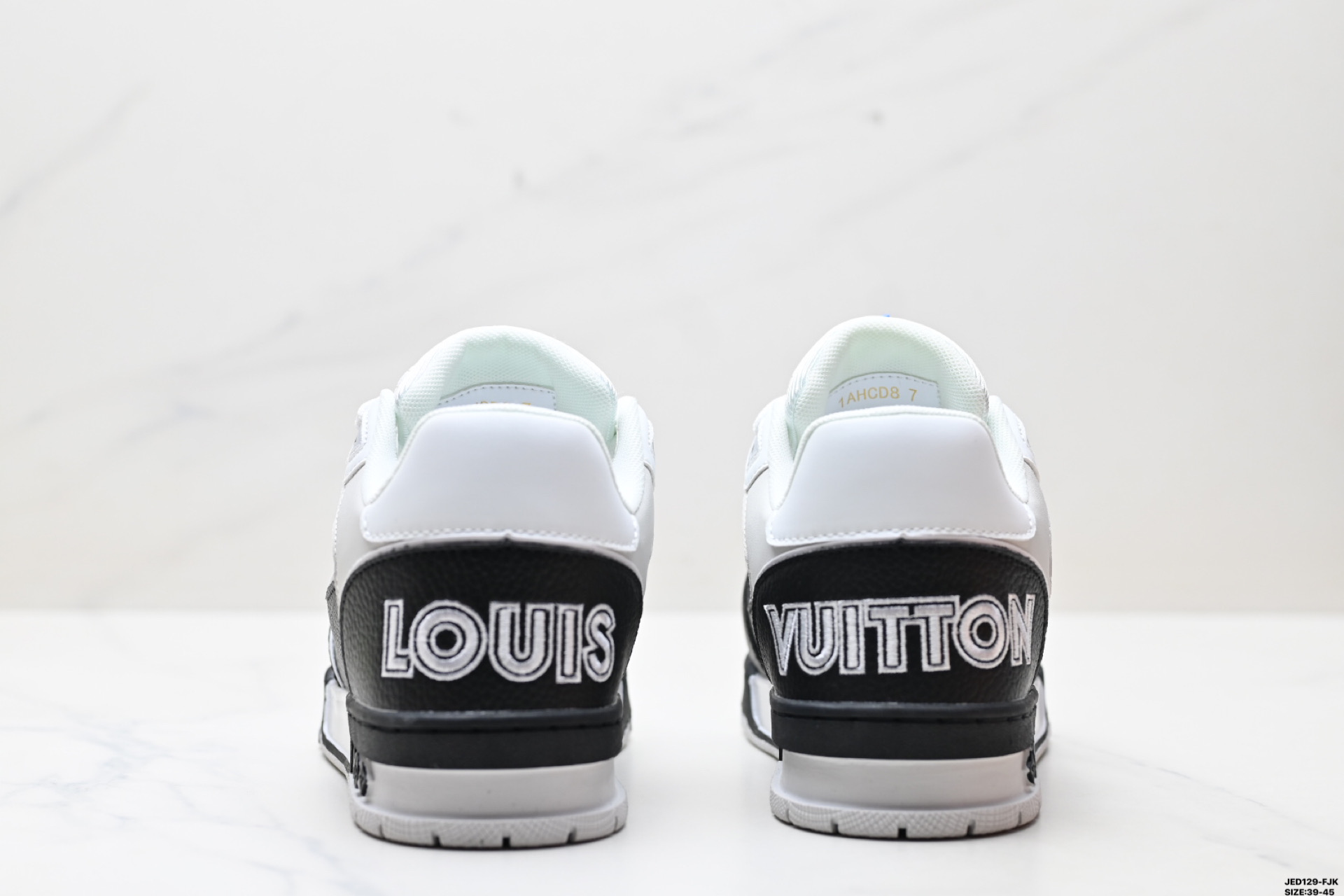 Louis Vuitton Trainer Sneaker Low - Casual, Versatile Style 7 i1747150515677 945 0 5