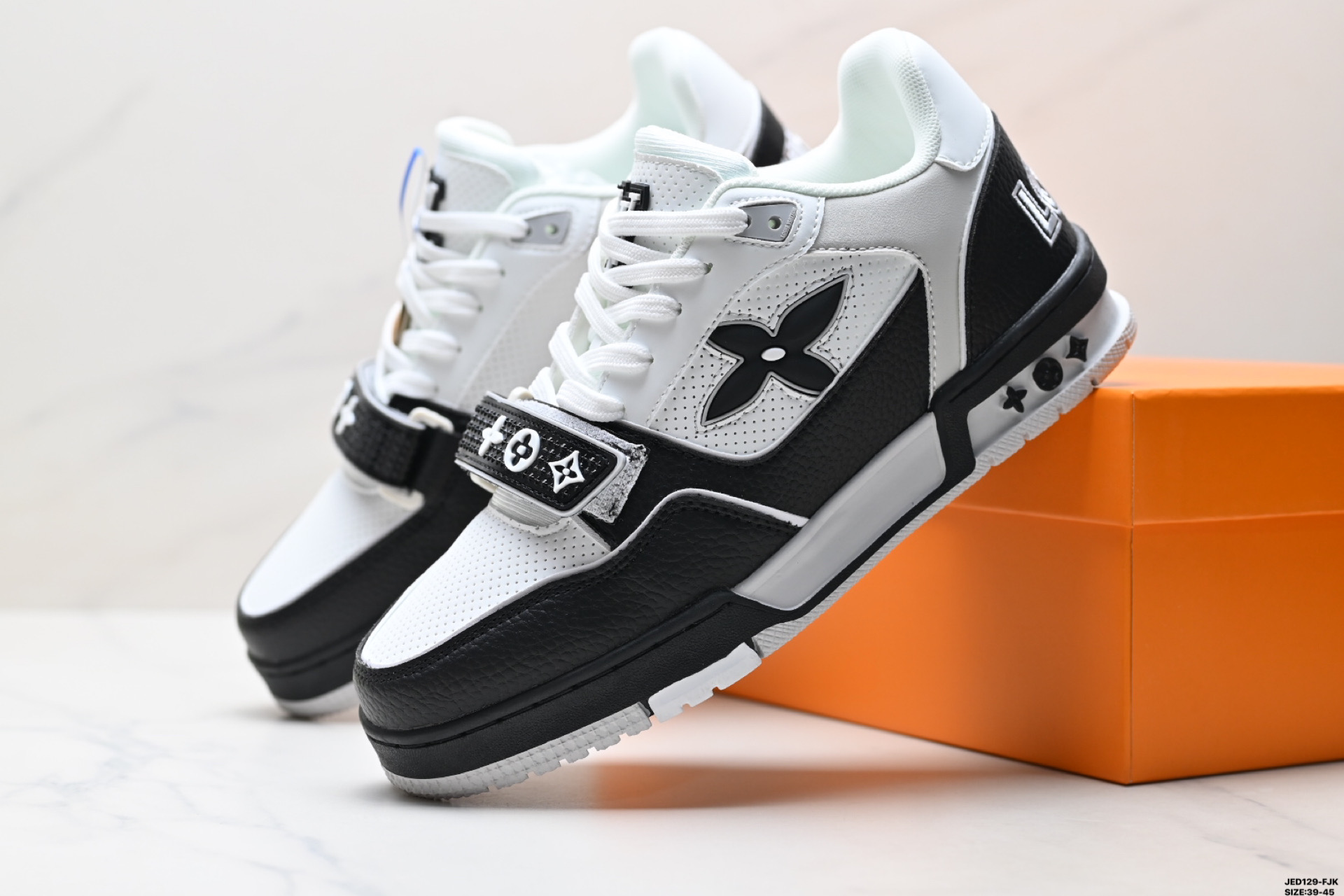 Louis Vuitton Trainer Sneaker Low - Casual, Versatile Style 9 i1747150517039 2264 0 7