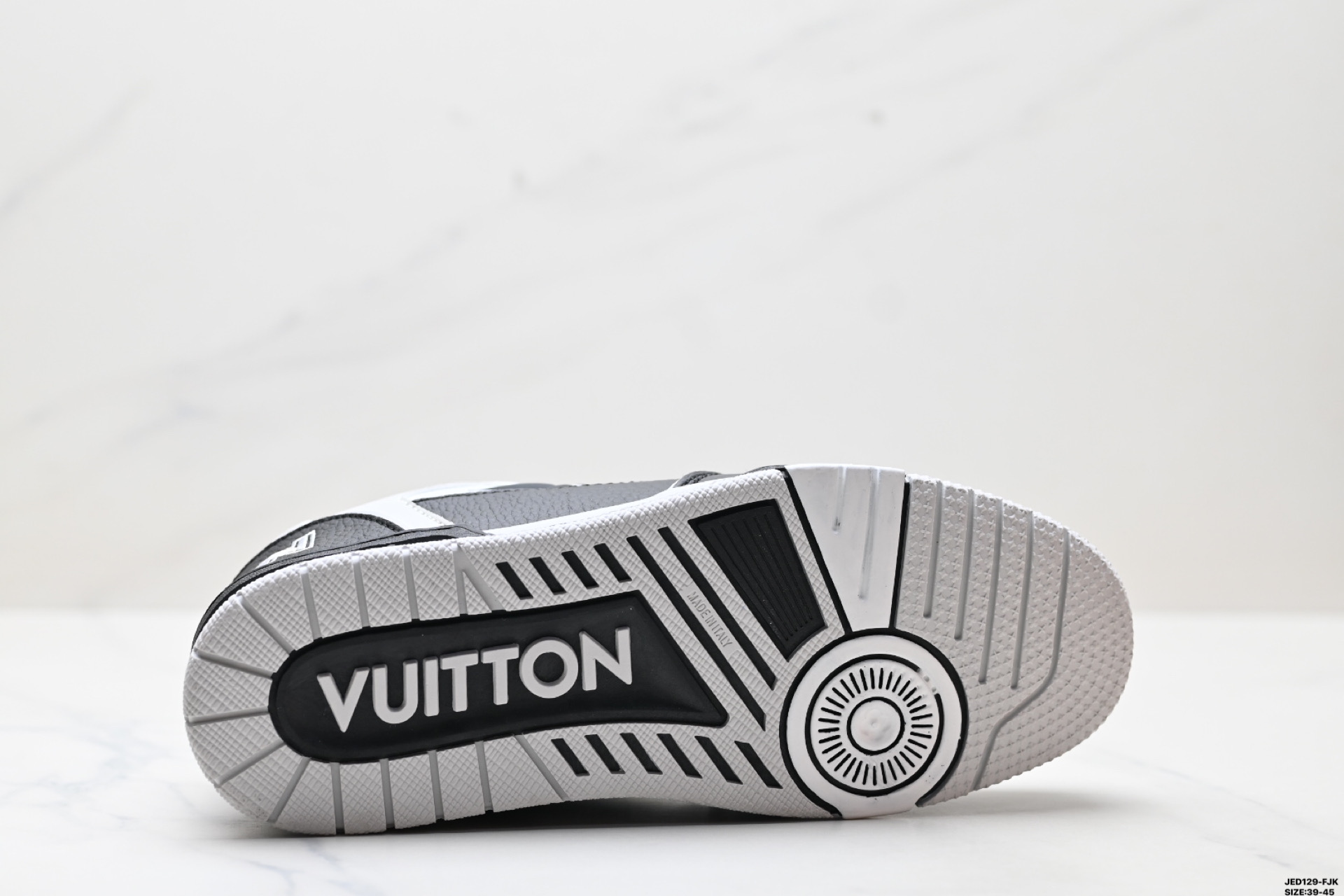 Louis Vuitton Trainer Sneaker Low - Casual, Versatile Style 10 i1747150517042 6653 0 8