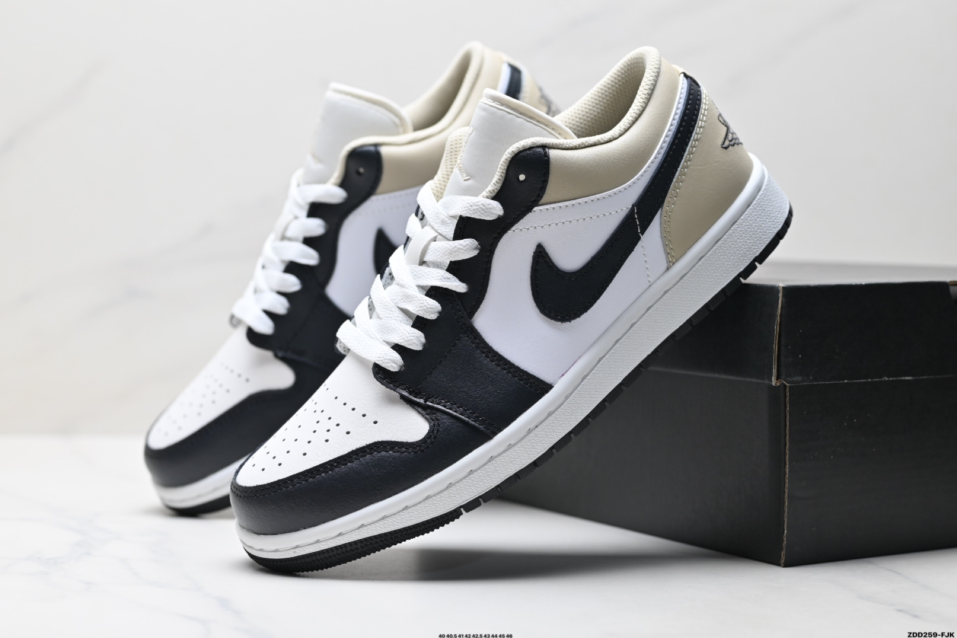 240 Nike Air Jordan 1 Low AJ1乔1低帮休闲板鞋 553558-153