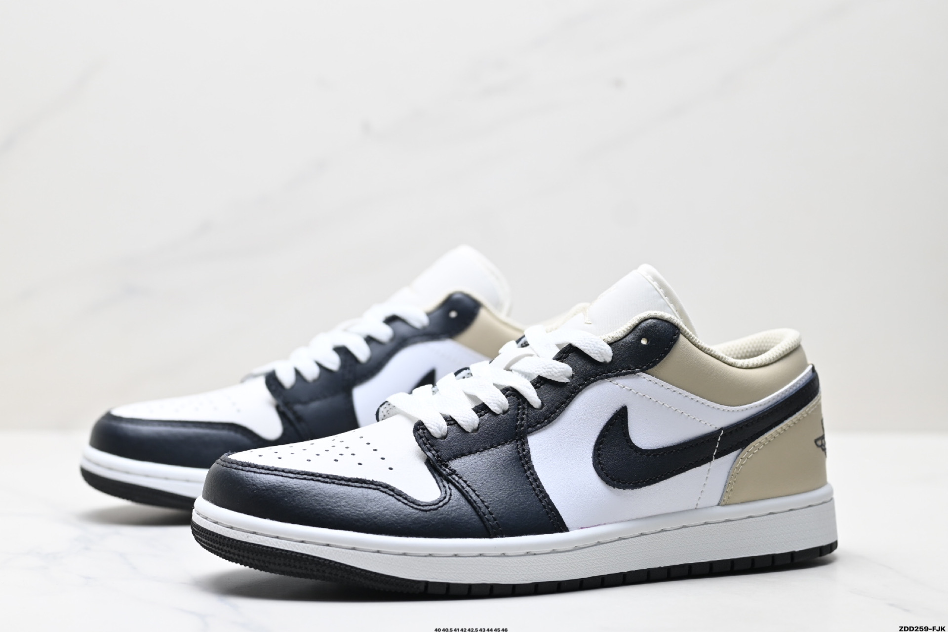 240 Nike Air Jordan 1 Low AJ1乔1低帮休闲板鞋 553558-153