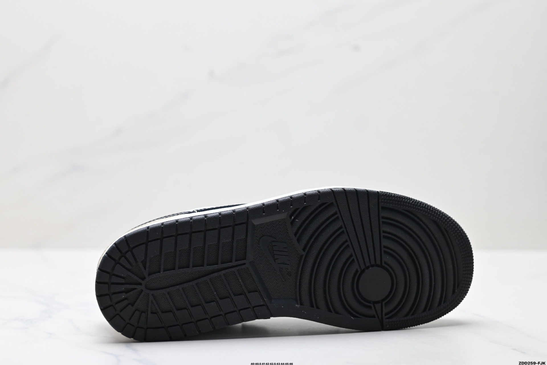 240 Nike Air Jordan 1 Low AJ1乔1低帮休闲板鞋 553558-153