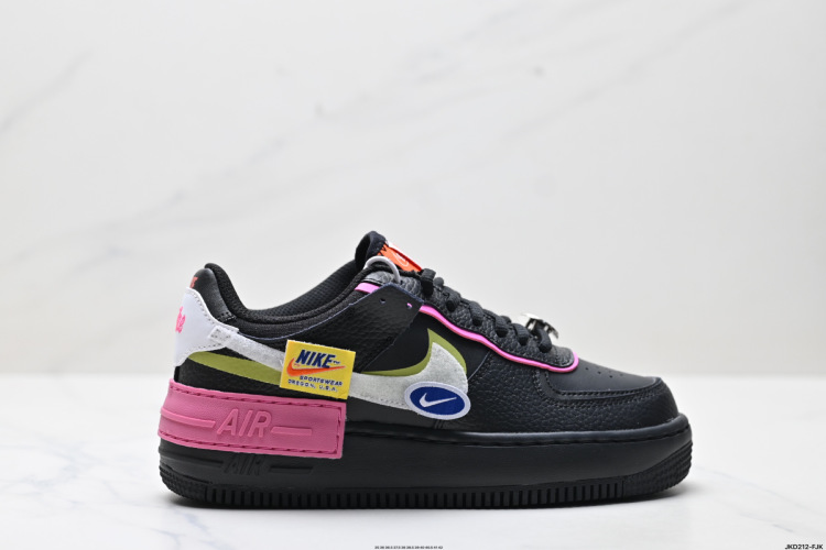 Nike Air Force 1 Shadow: עיצוב מפורק ורענן בגימור מיוחד 1 Nike Air Force 1 Shadow: עיצוב מפורק ורענן בגימור מיוחד